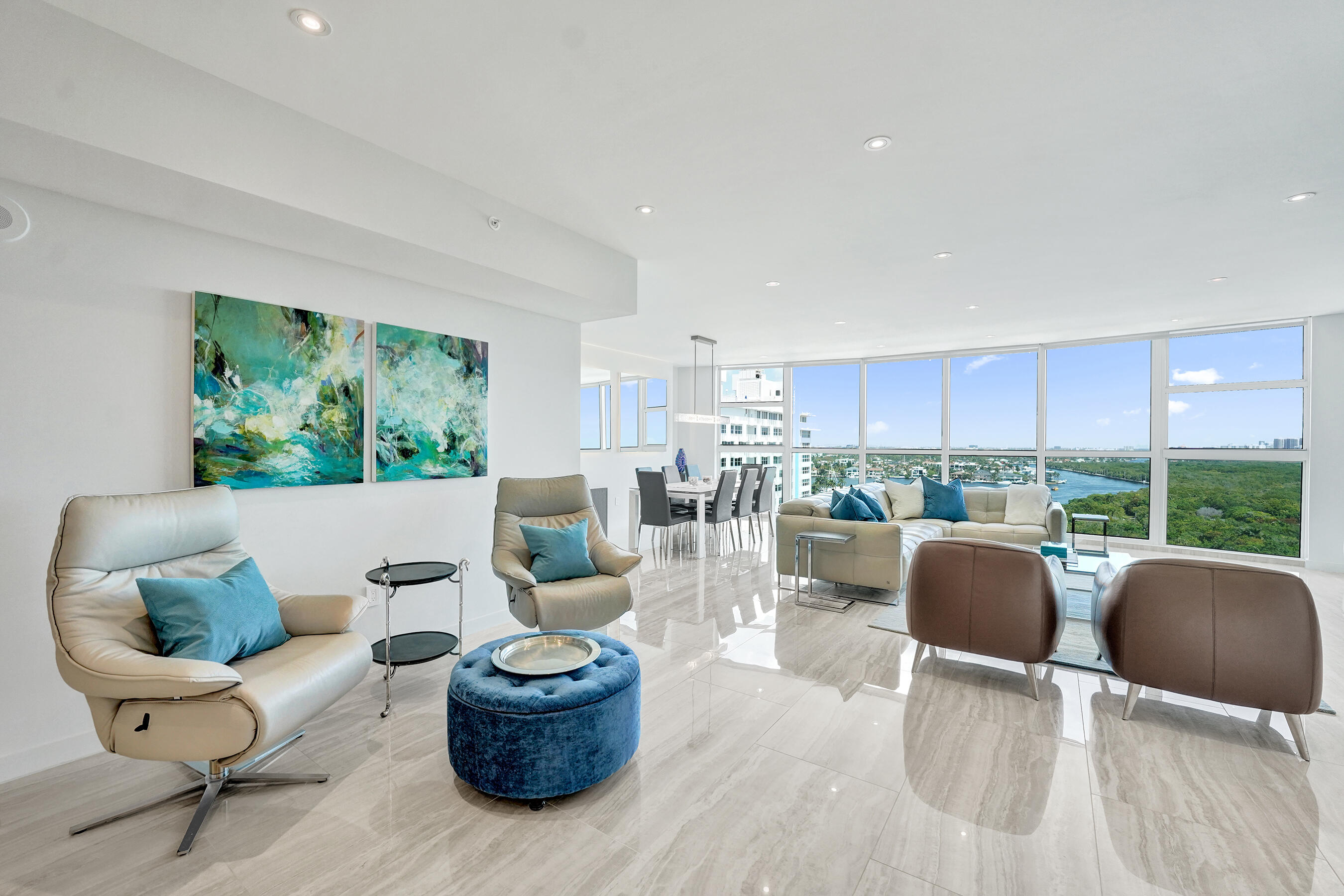 LE CLUB INTERNATIONAL CONDO - Residential