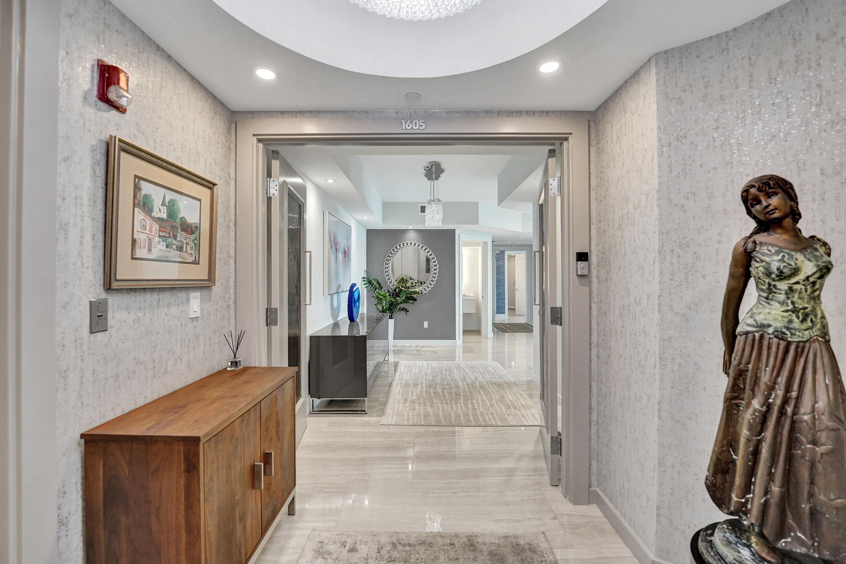 LE CLUB INTERNATIONAL CONDO - Residential