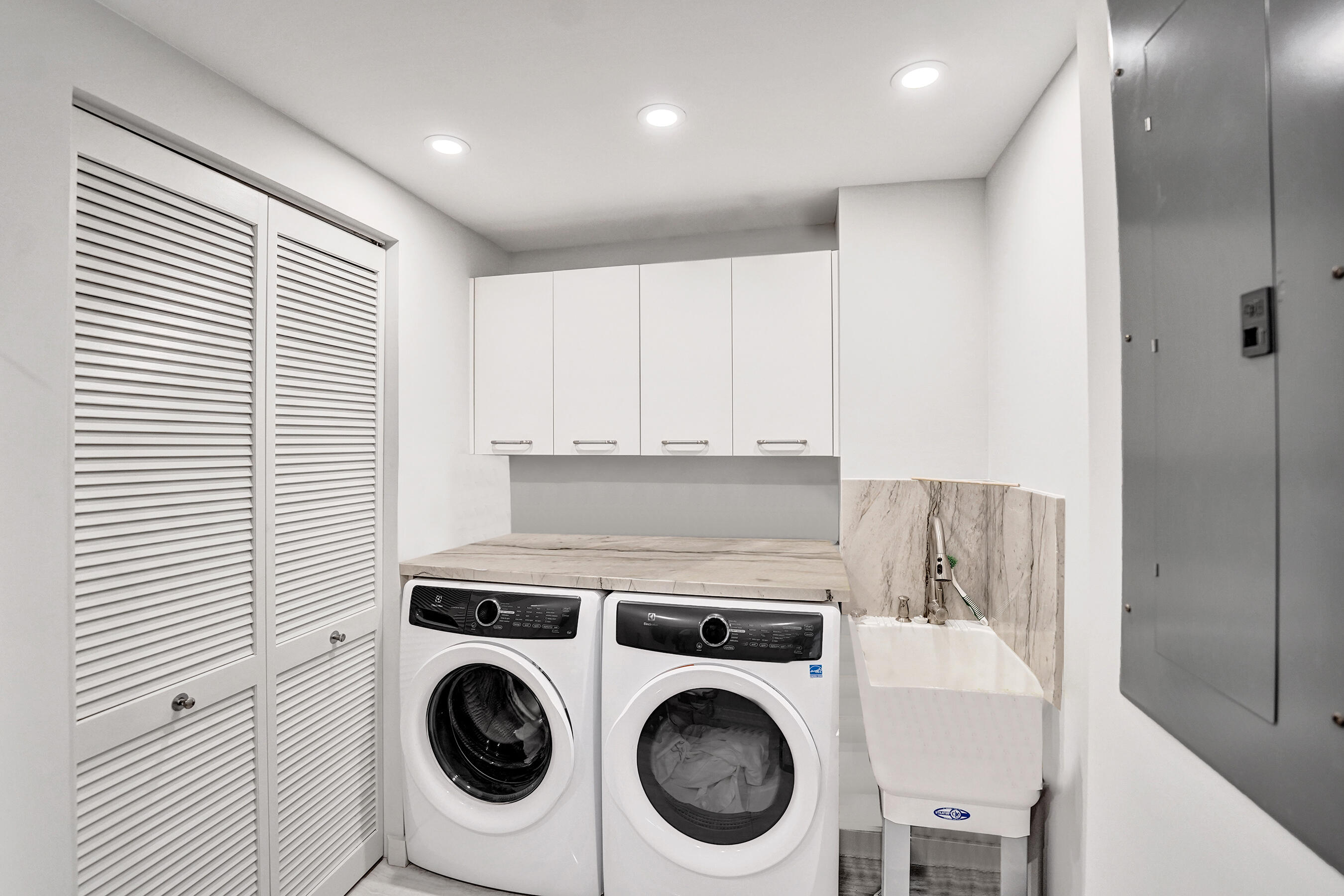 LE CLUB INTERNATIONAL CONDO - Residential