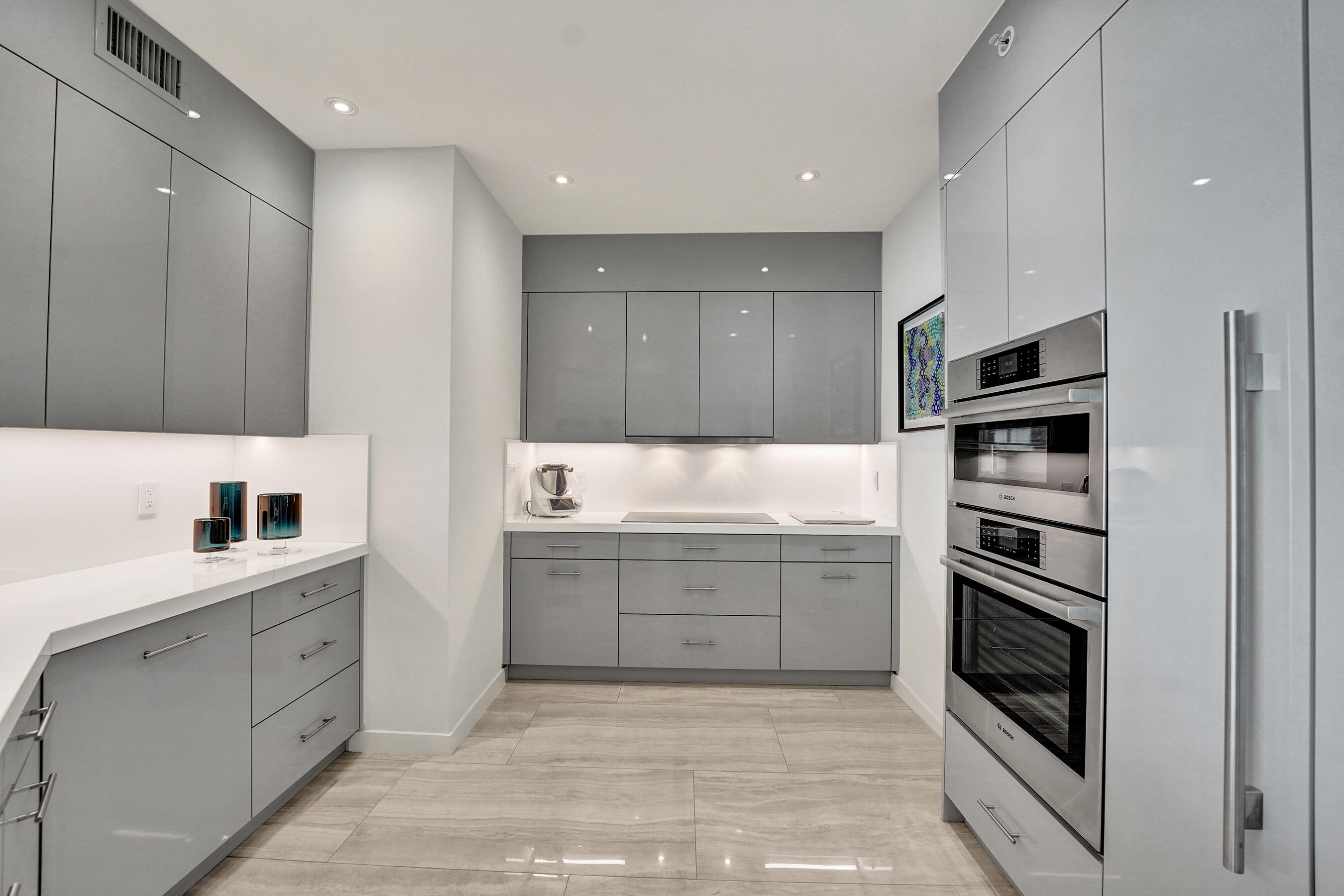 LE CLUB INTERNATIONAL CONDO - Residential