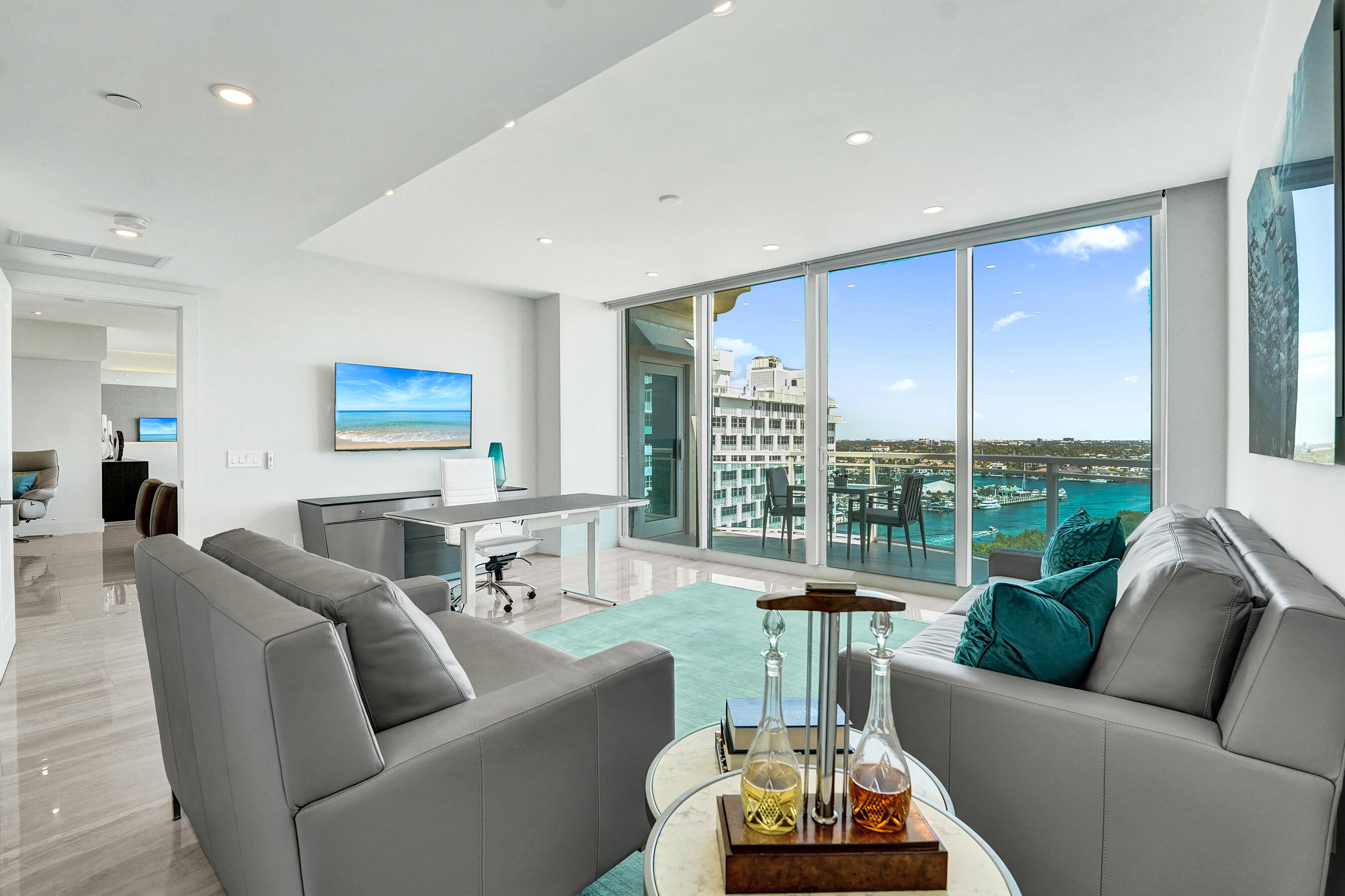 LE CLUB INTERNATIONAL CONDO - Residential