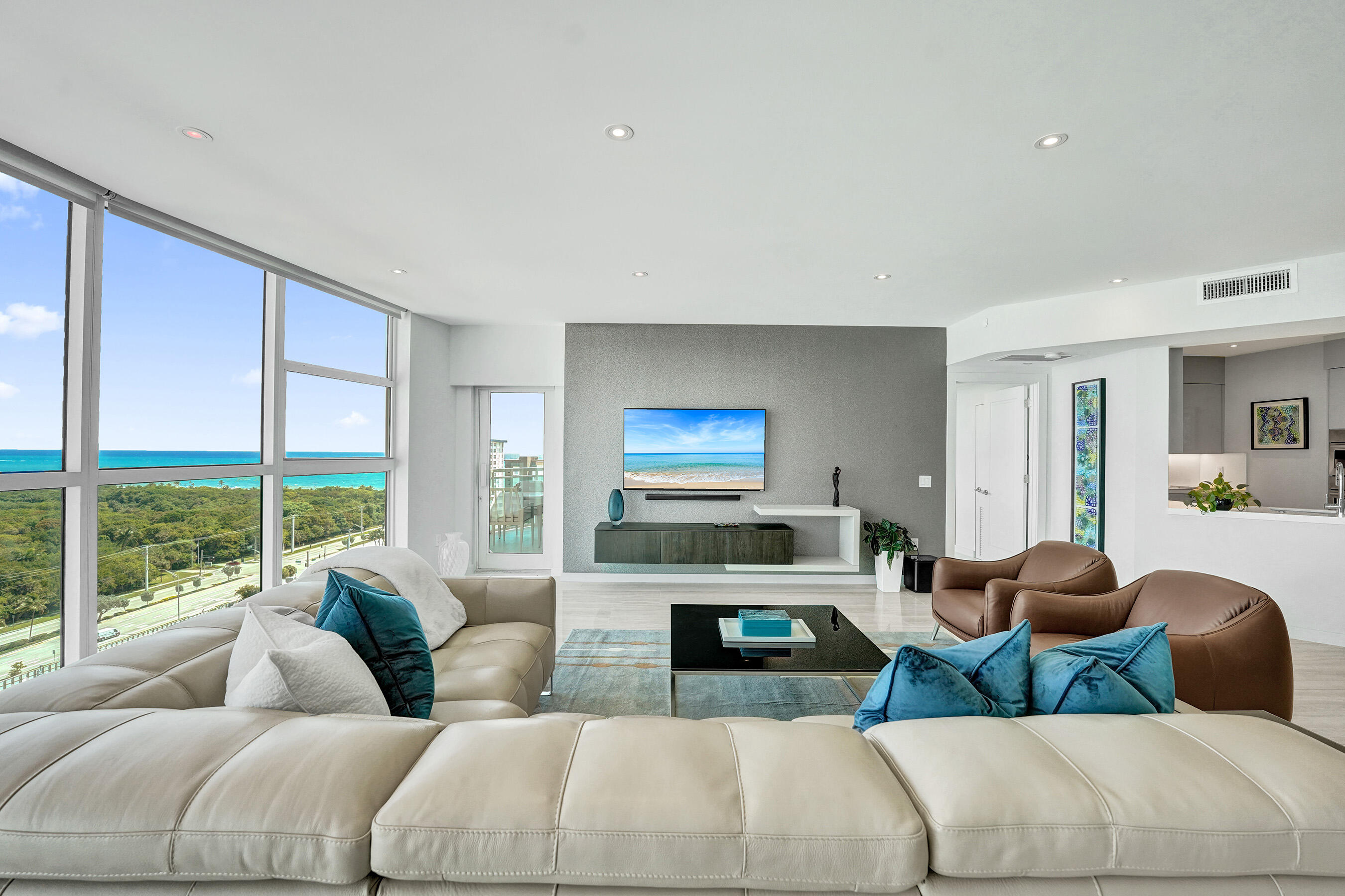 LE CLUB INTERNATIONAL CONDO - Residential