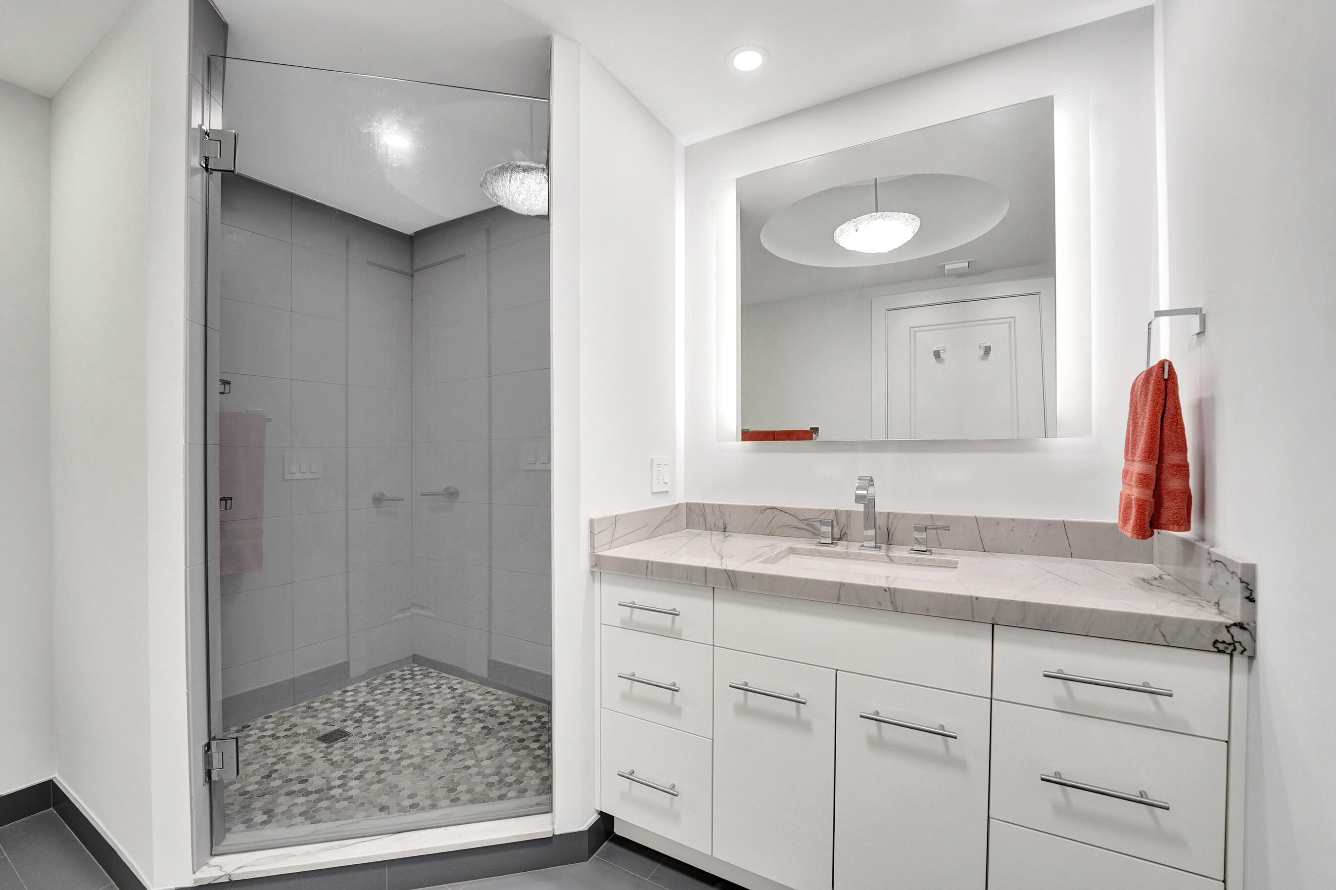 LE CLUB INTERNATIONAL CONDO - Residential