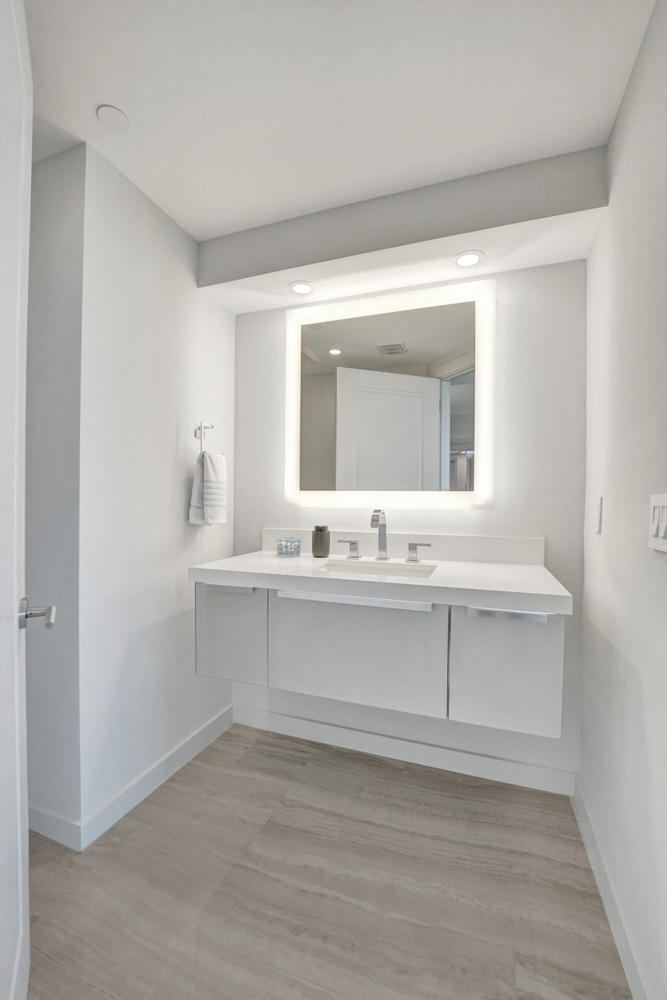 LE CLUB INTERNATIONAL CONDO - Residential