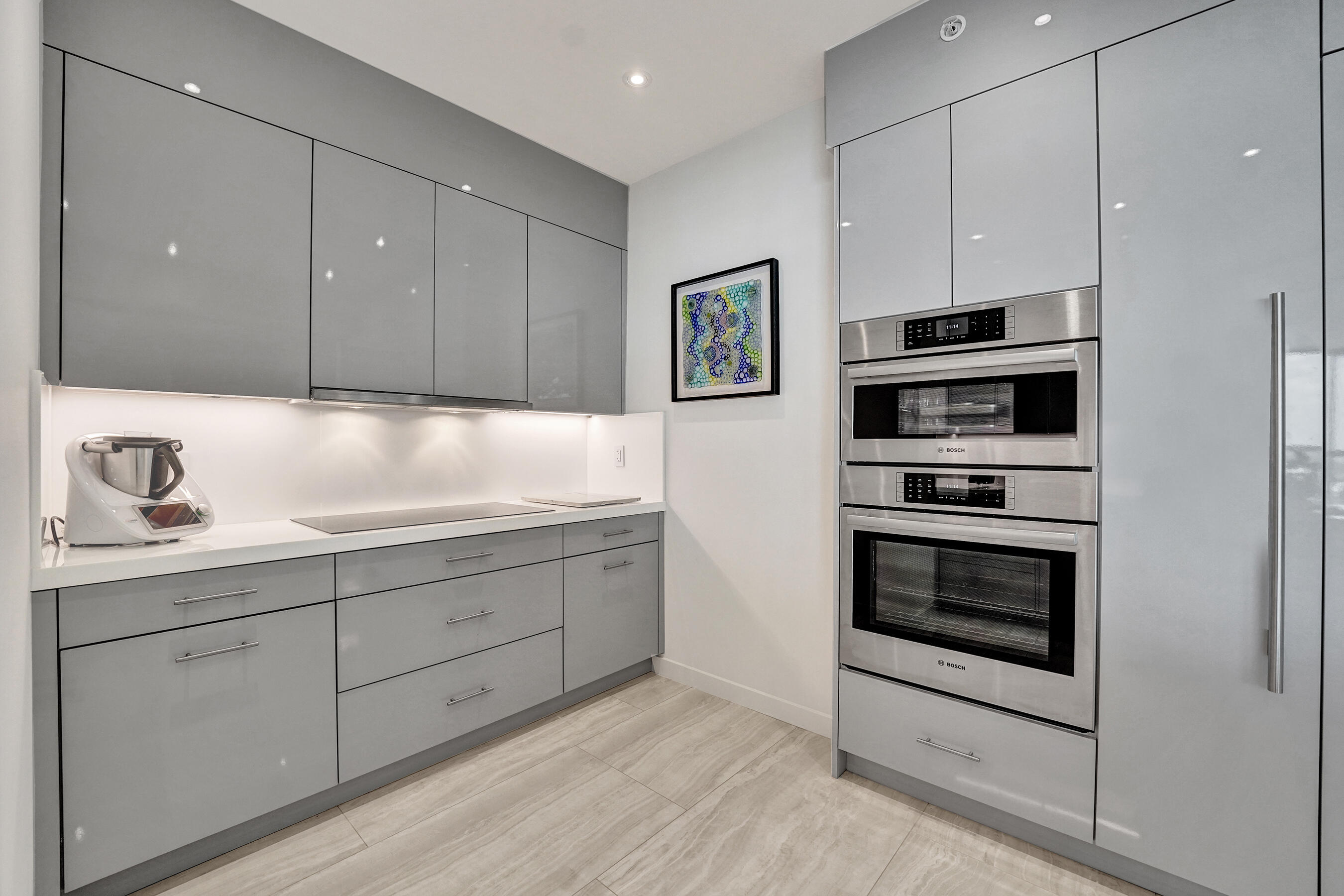 LE CLUB INTERNATIONAL CONDO - Residential