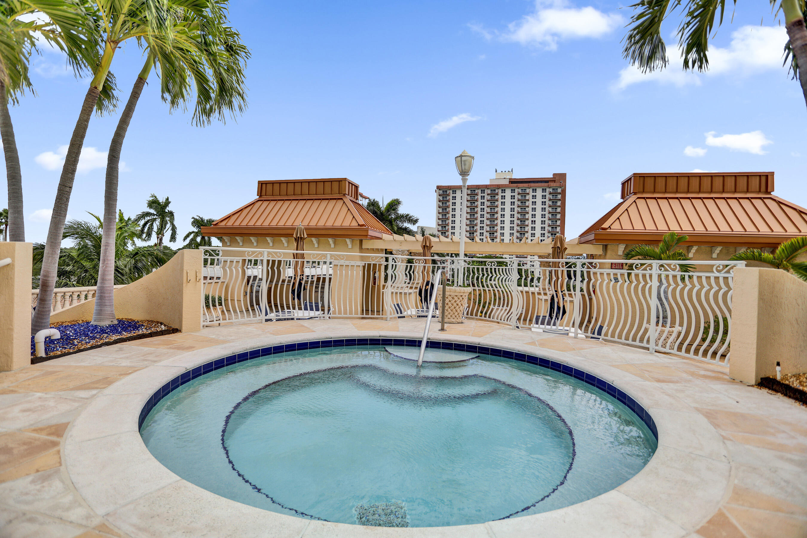 LE CLUB INTERNATIONAL CONDO - Residential