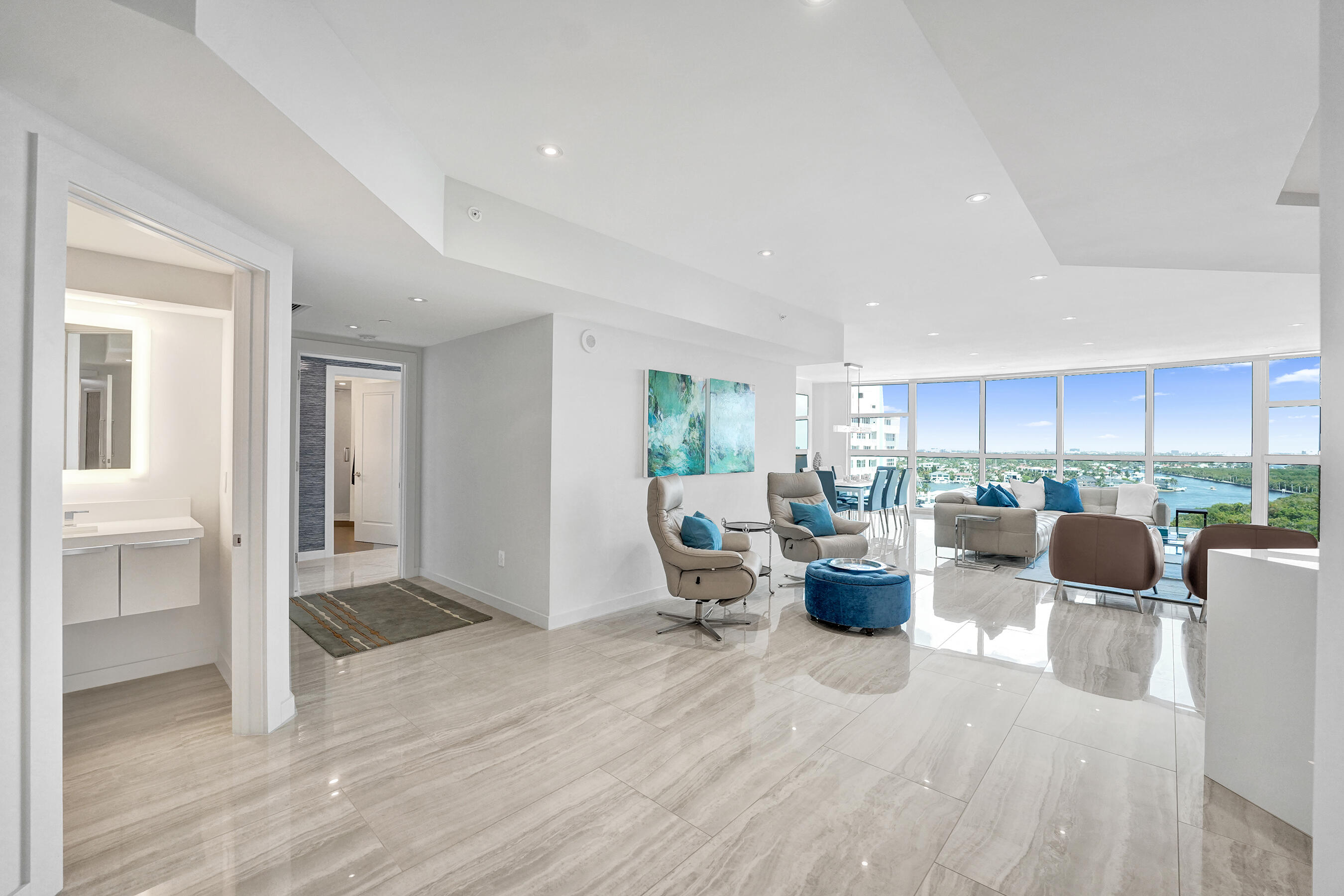 LE CLUB INTERNATIONAL CONDO - Residential