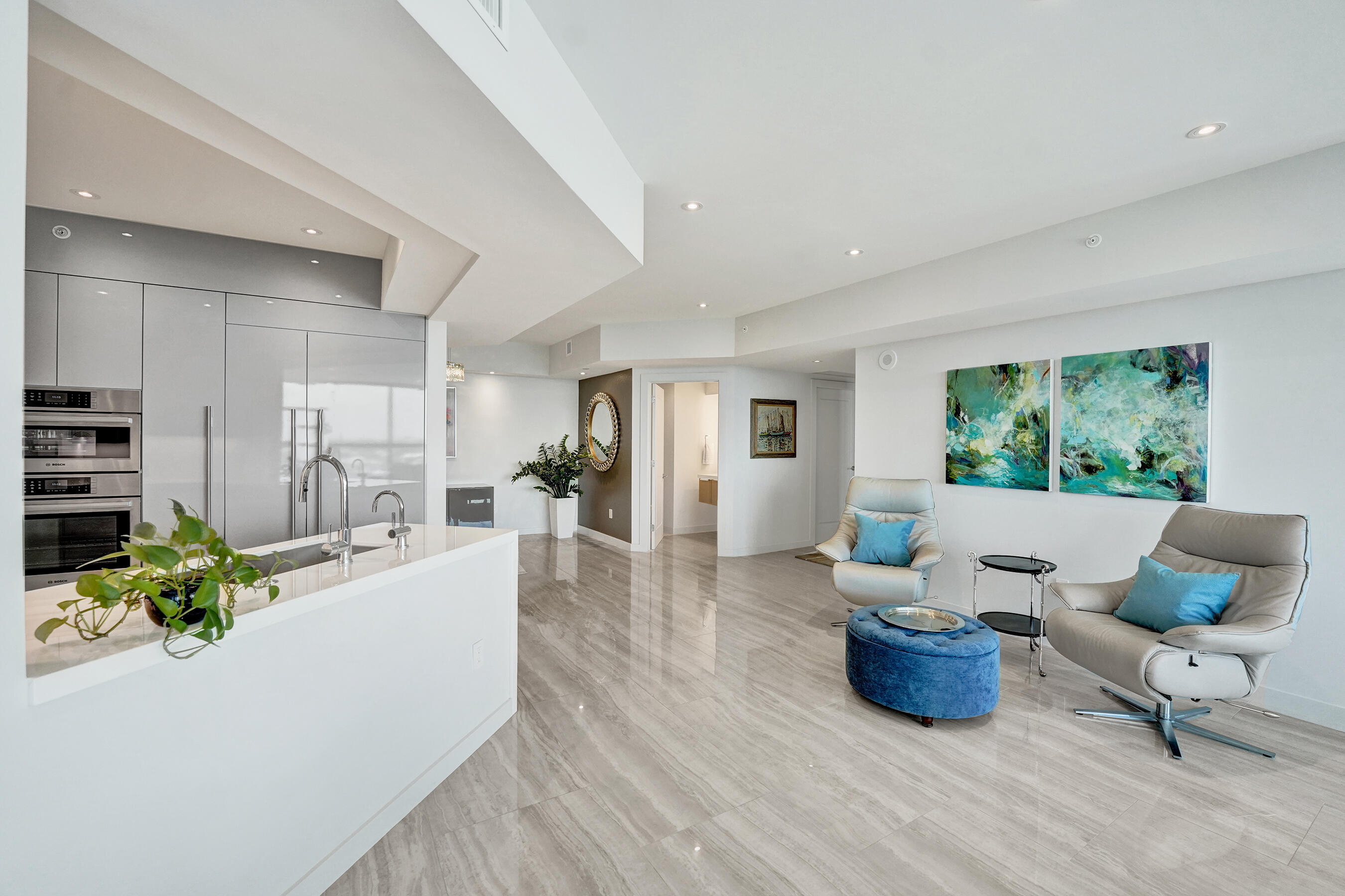 LE CLUB INTERNATIONAL CONDO - Residential