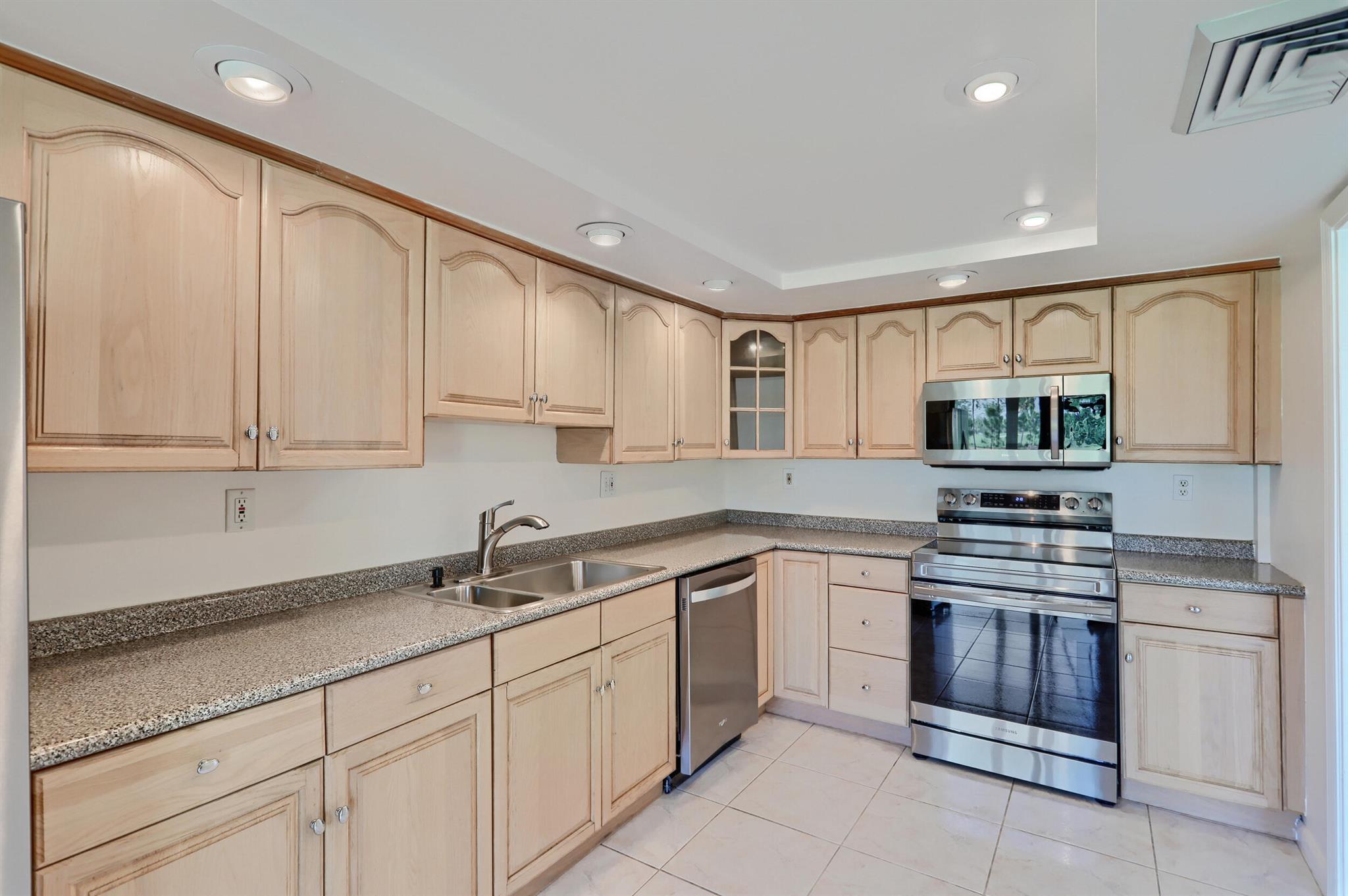 WOODLAND LAKES - Residential Lease