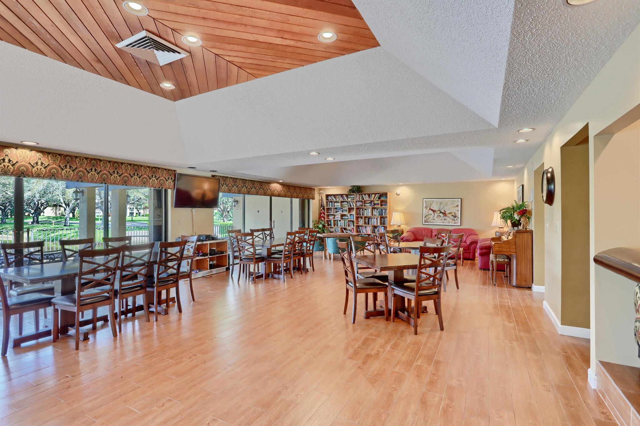 WOODLAND LAKES - Residential Lease