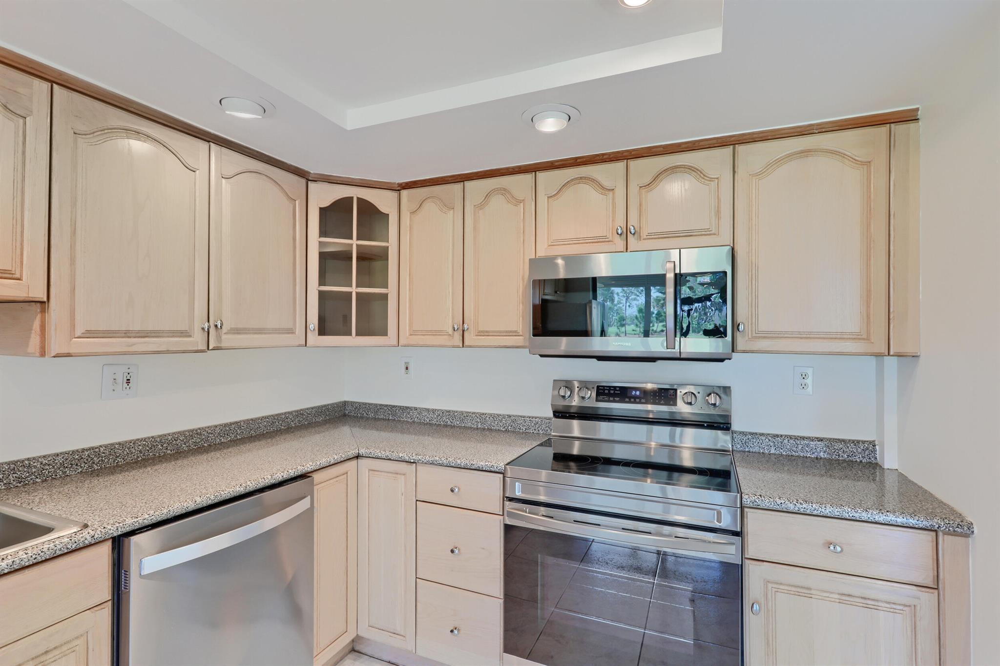 WOODLAND LAKES - Residential Lease