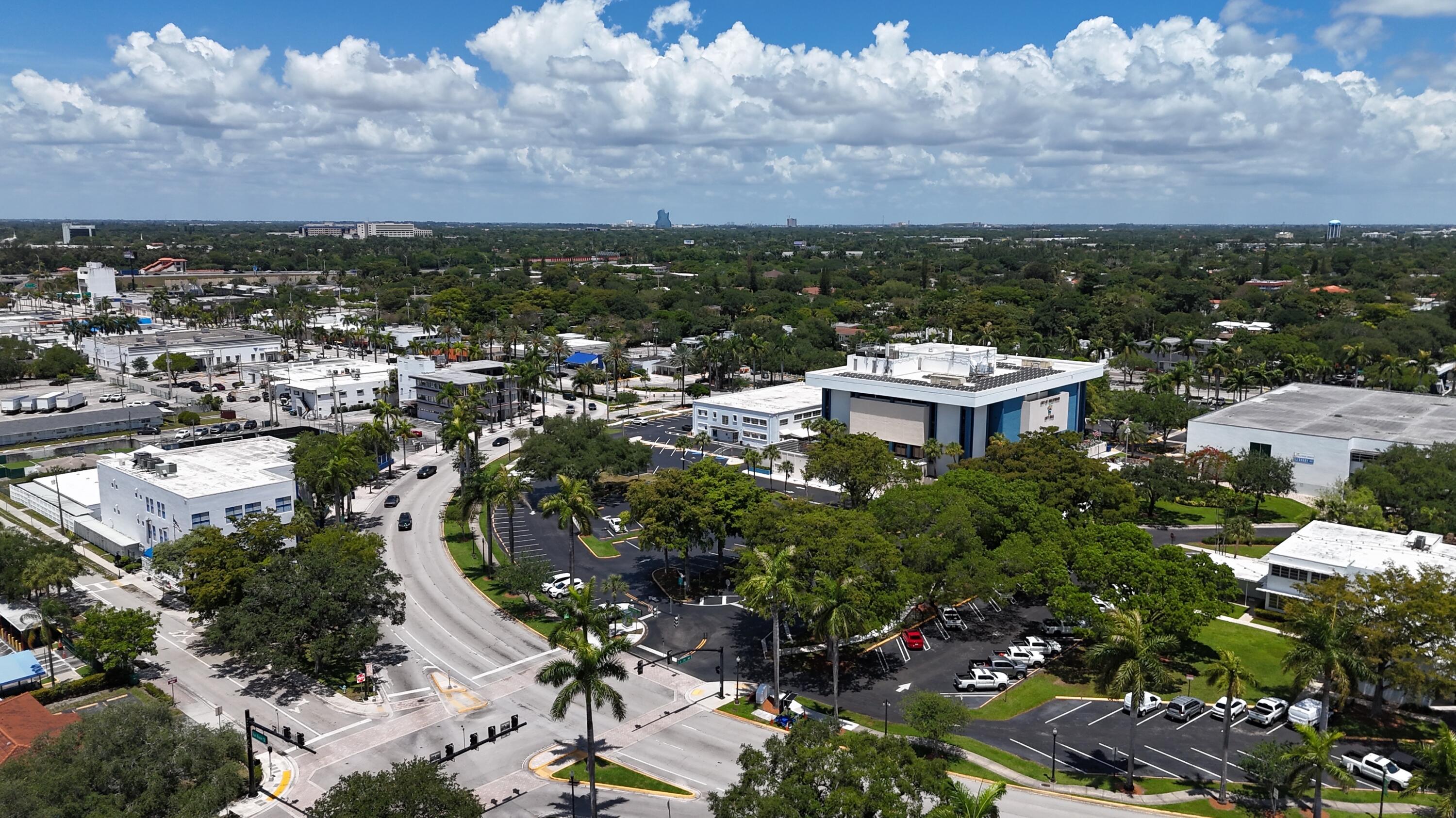 HOLLYWOOD LITTLE RANCHES - Residential