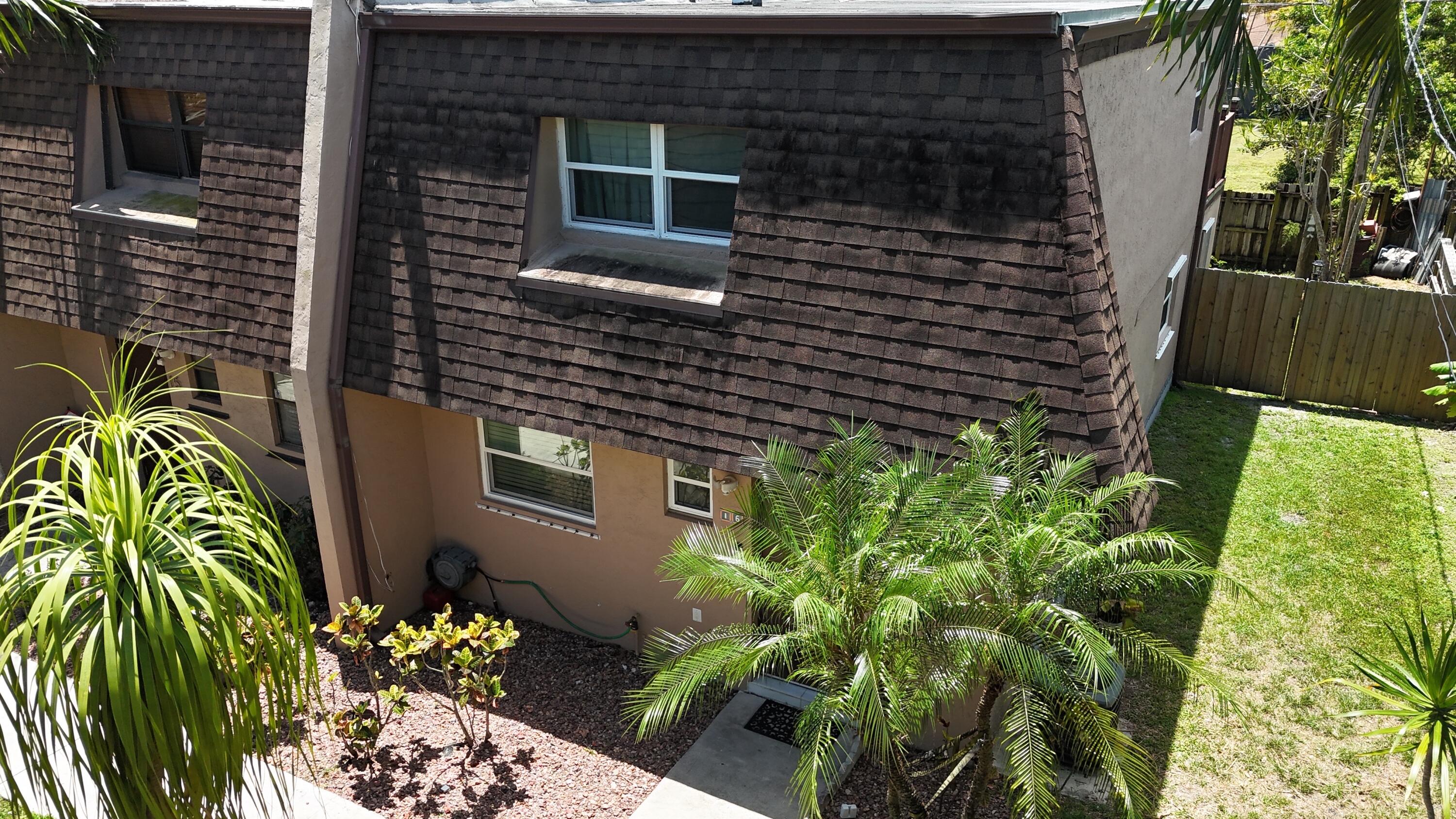 HOLLYWOOD LITTLE RANCHES - Residential