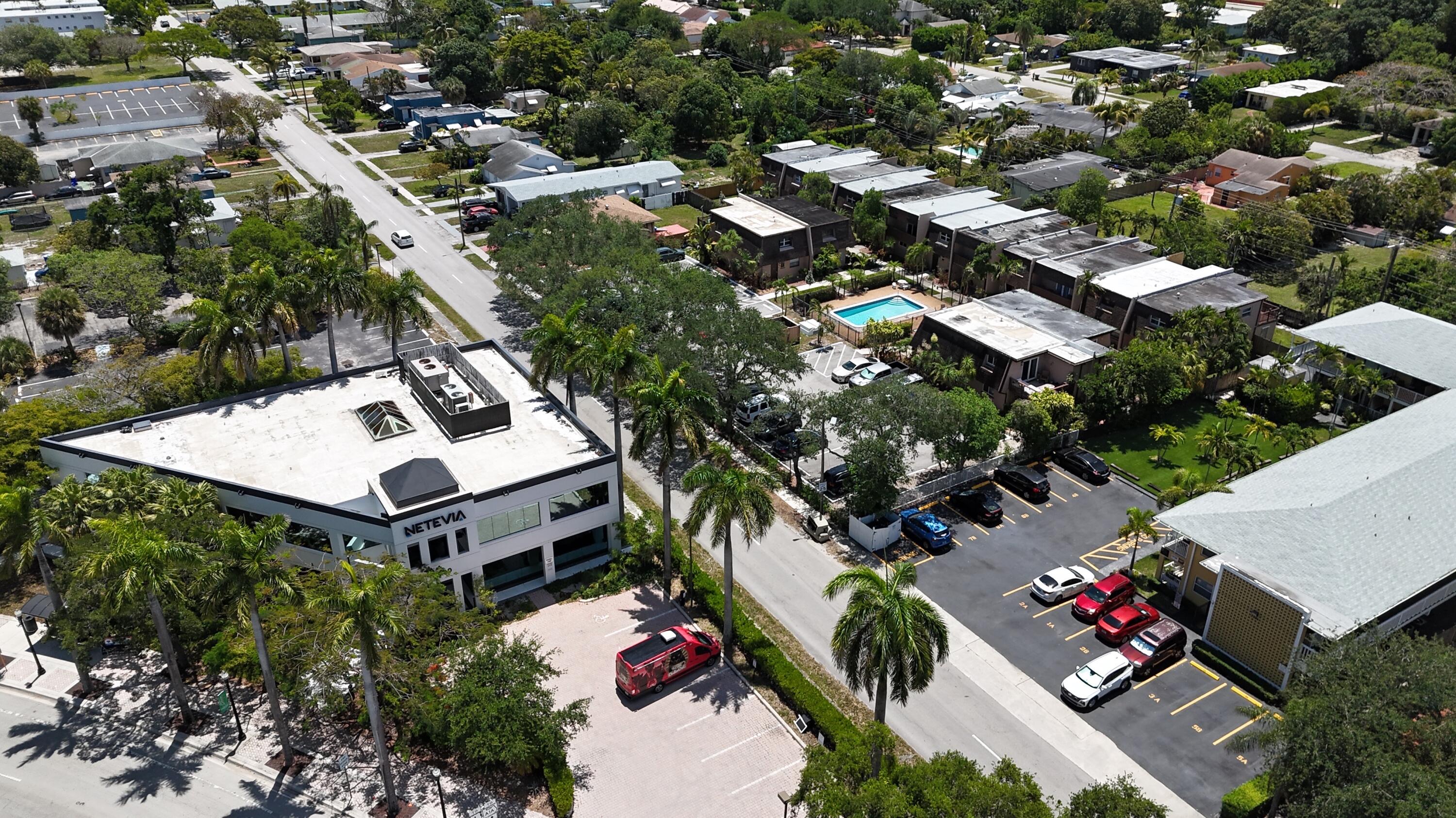HOLLYWOOD LITTLE RANCHES - Residential