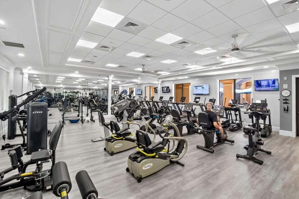 VALENCIA PALMS - Residential