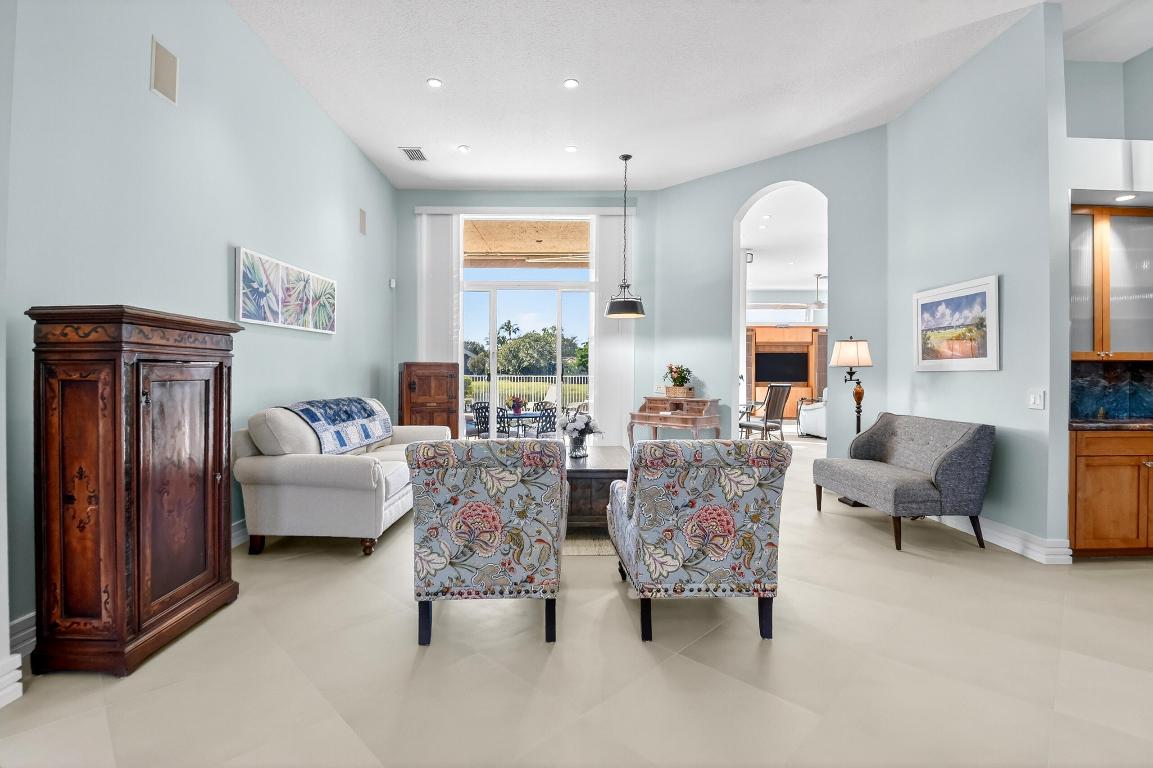 VALENCIA PALMS - Residential