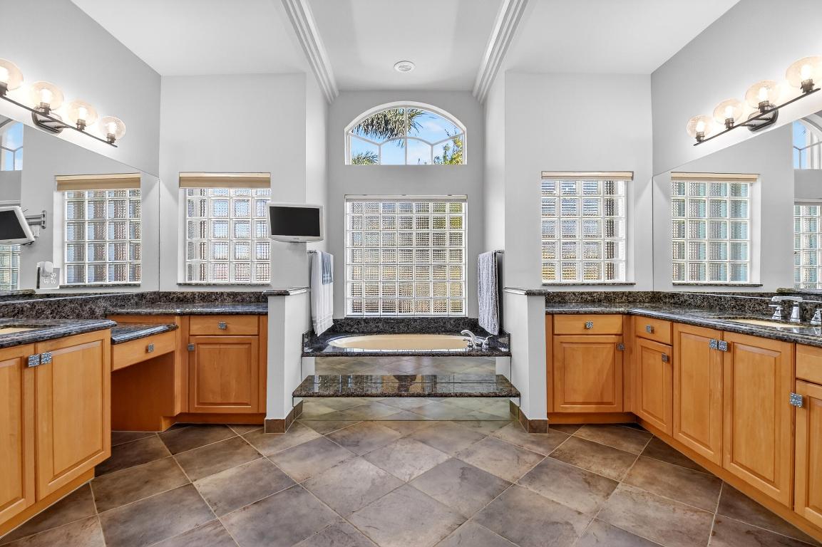 VALENCIA PALMS - Residential