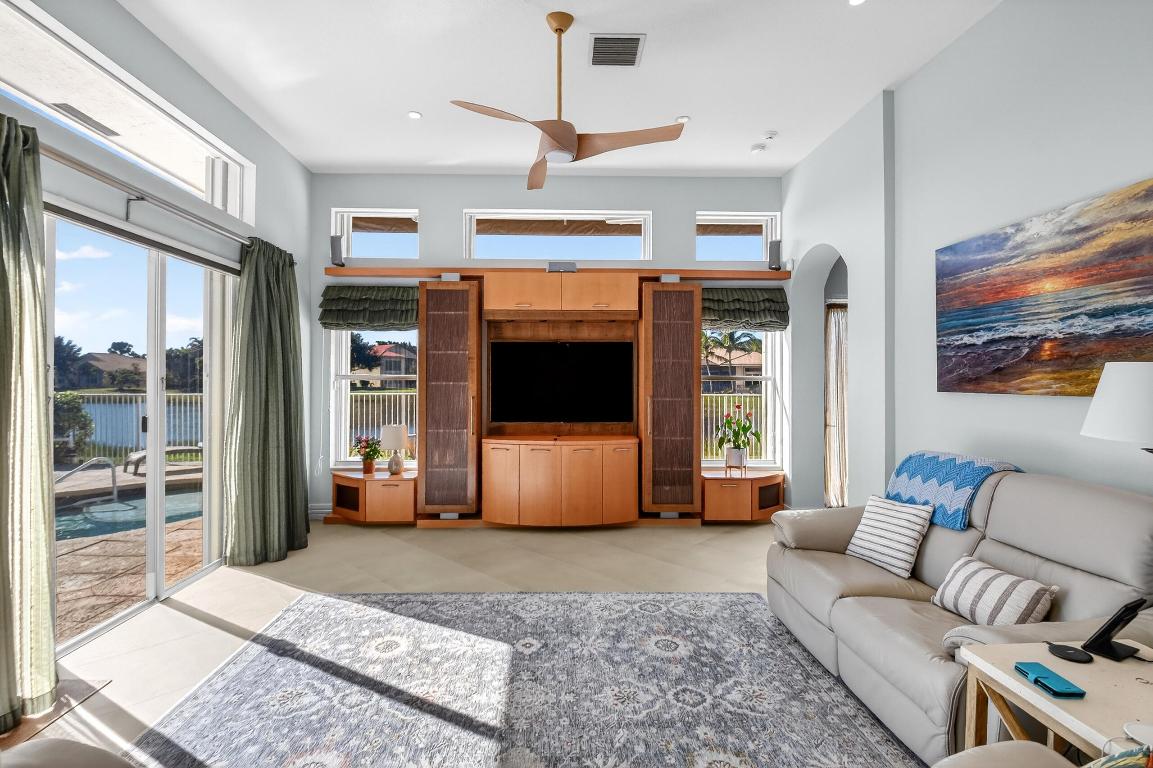 VALENCIA PALMS - Residential