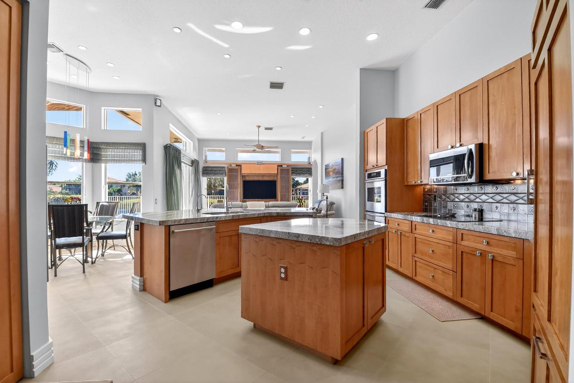 VALENCIA PALMS - Residential