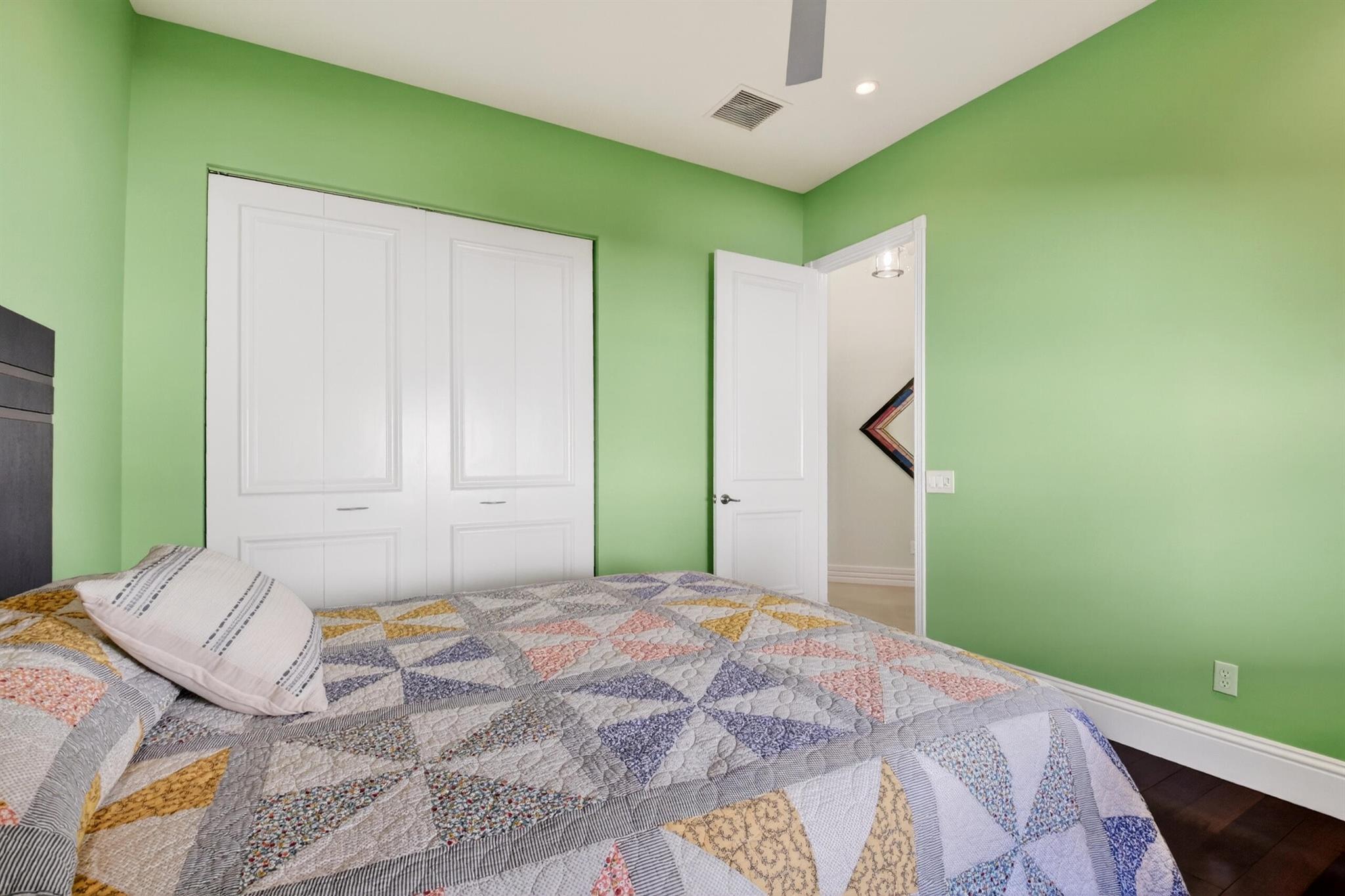 VALENCIA PALMS - Residential