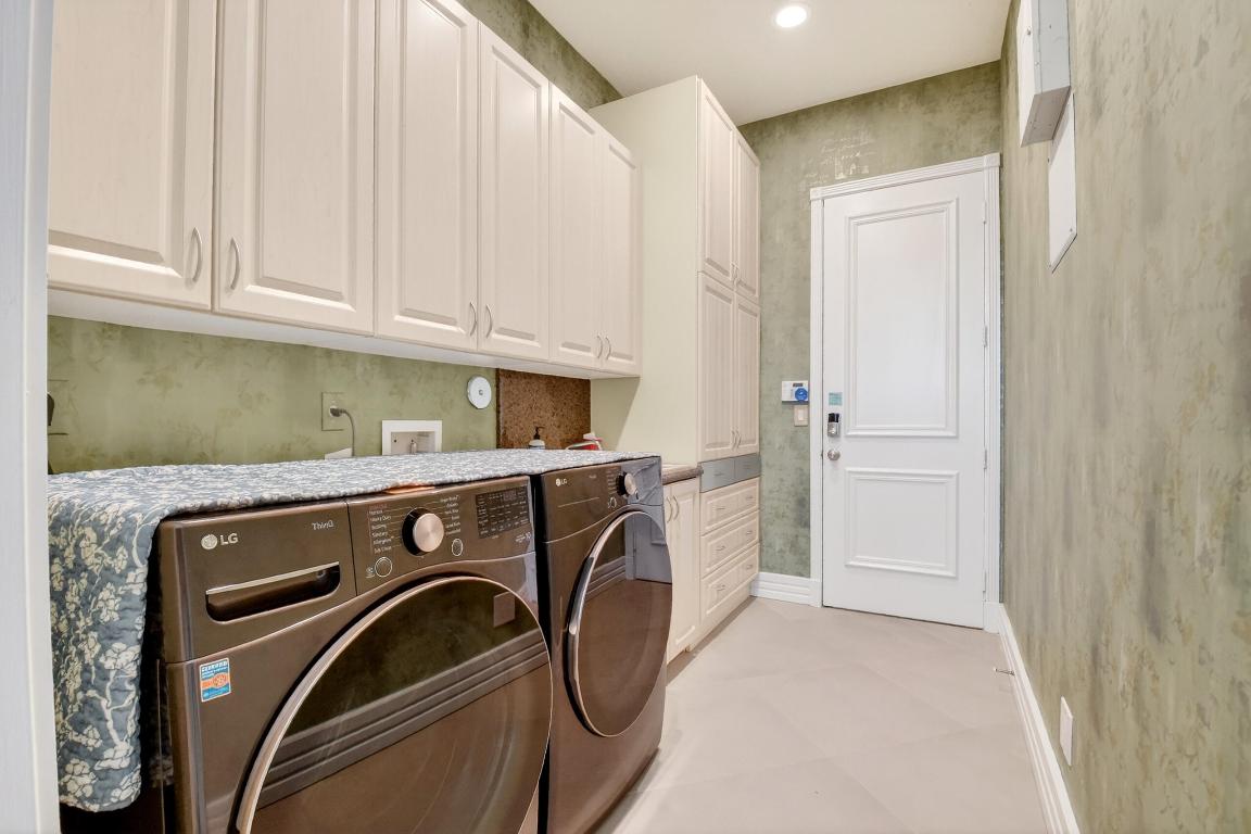 VALENCIA PALMS - Residential