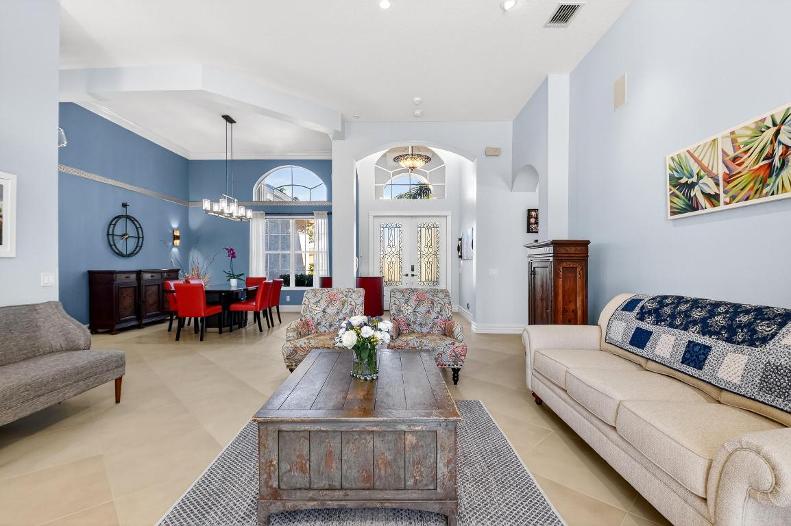 VALENCIA PALMS - Residential