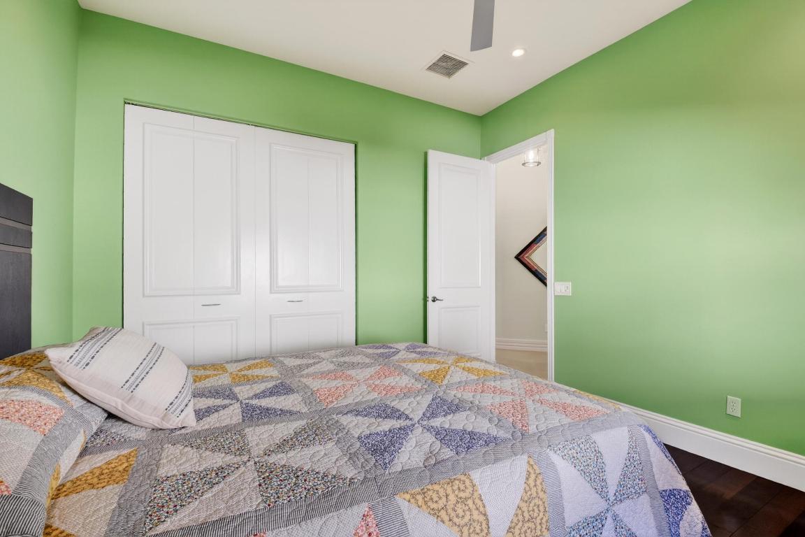 VALENCIA PALMS - Residential