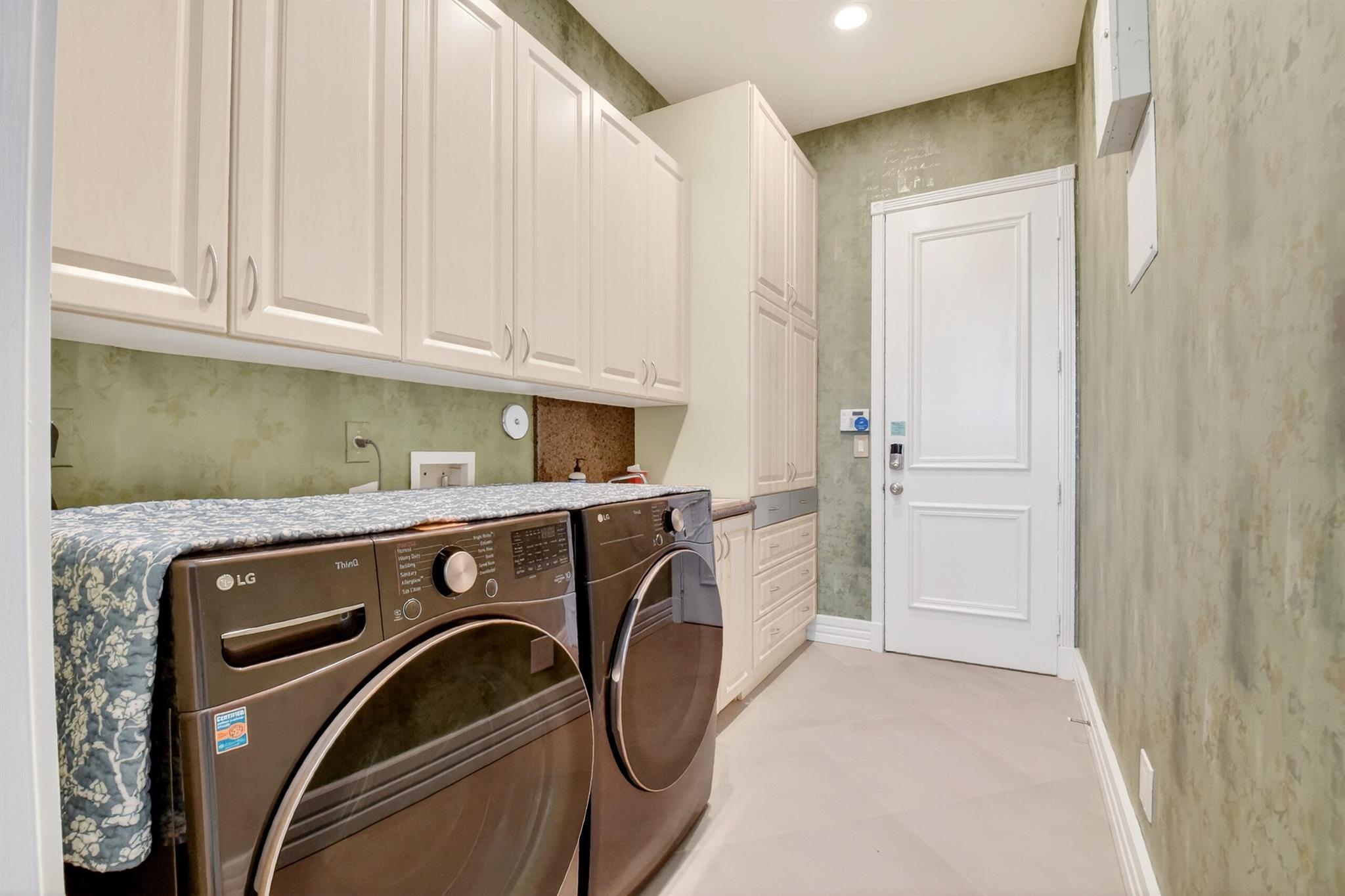 VALENCIA PALMS - Residential