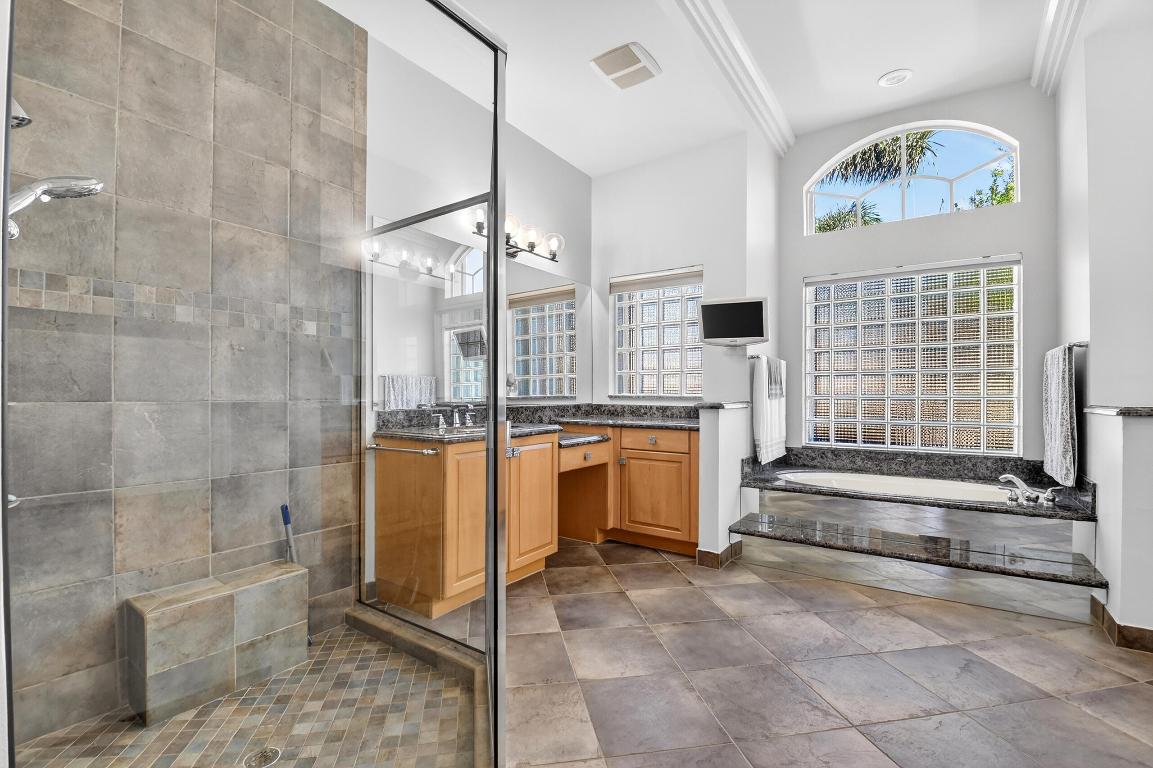 VALENCIA PALMS - Residential