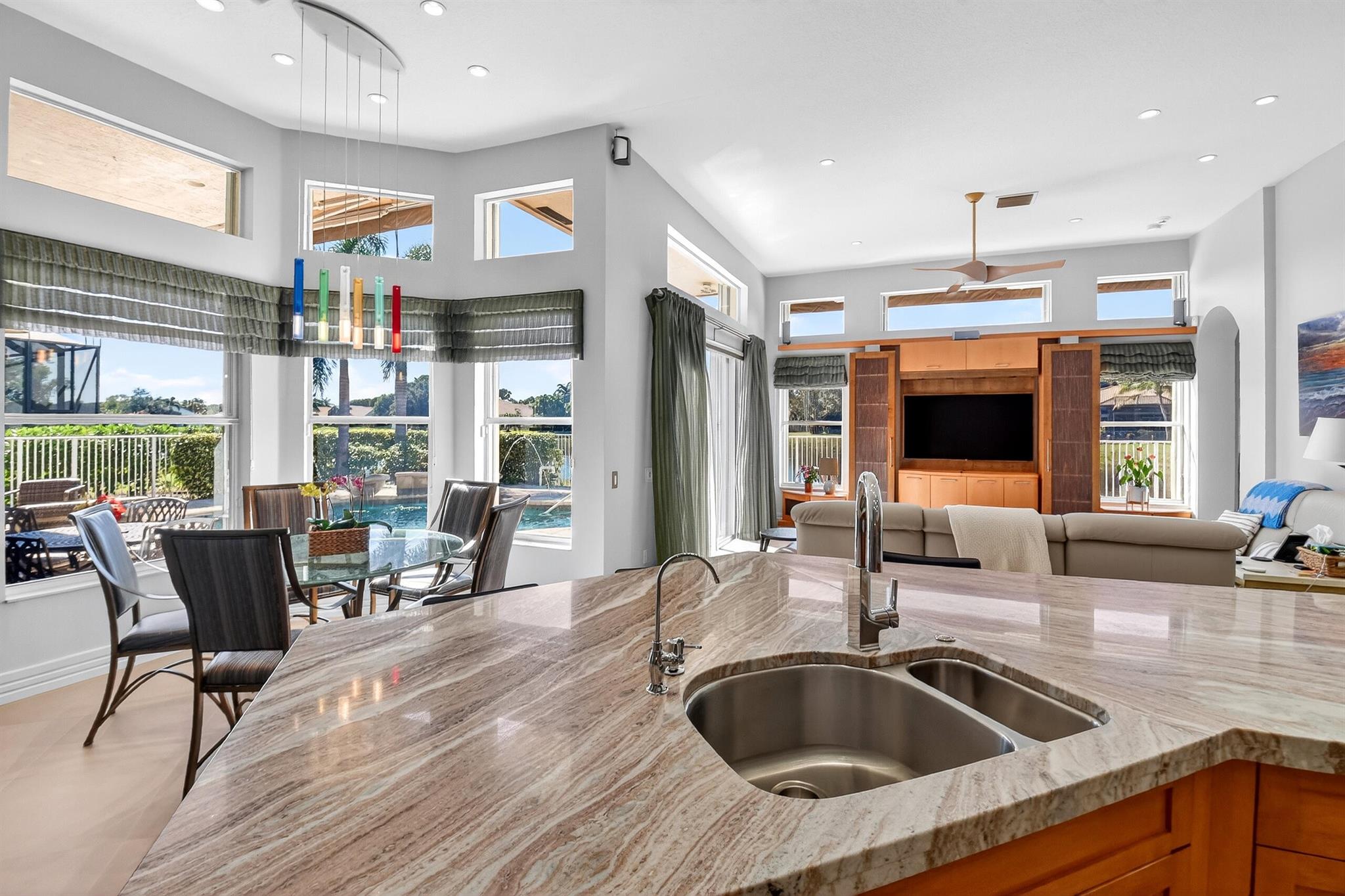 VALENCIA PALMS - Residential