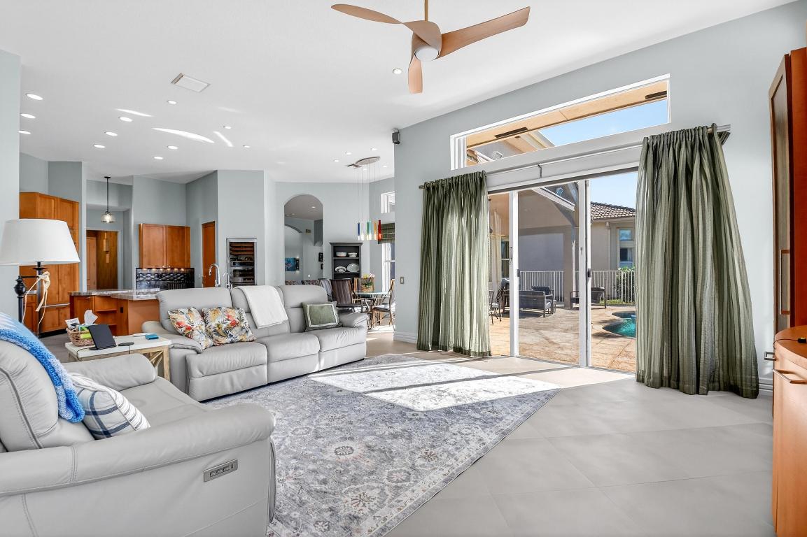 VALENCIA PALMS - Residential