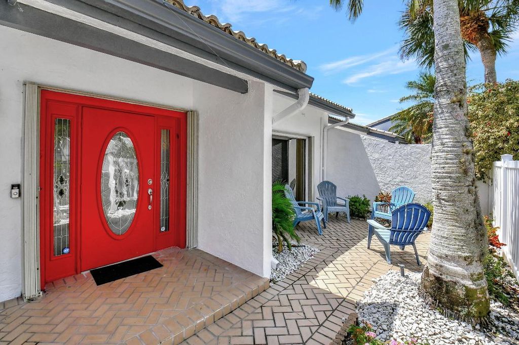 Photo of 15 Villa Lane, Boynton Beach, FL 33436 (MLS # R10980355)