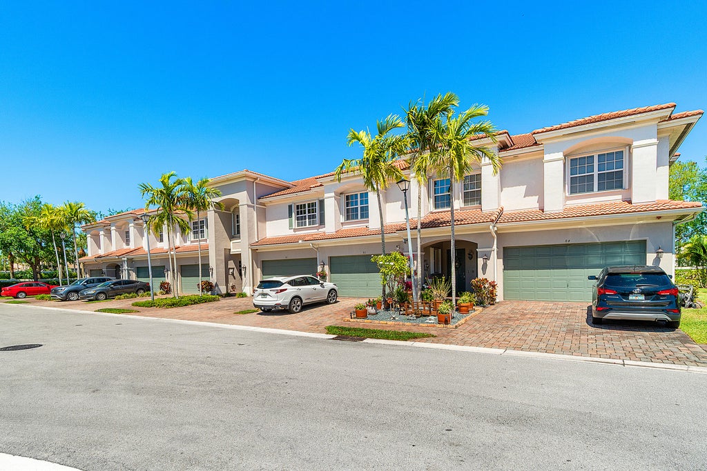 Photo of 81 Nottingham Place, Boynton Beach, FL 33426 (MLS # R11093287)