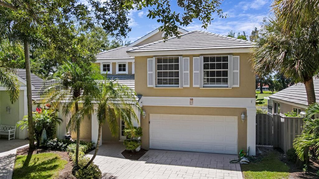 Photo of 19 Admirals Court Ct, Palm Beach Gardens, FL 33418 (MLS # R10827420)