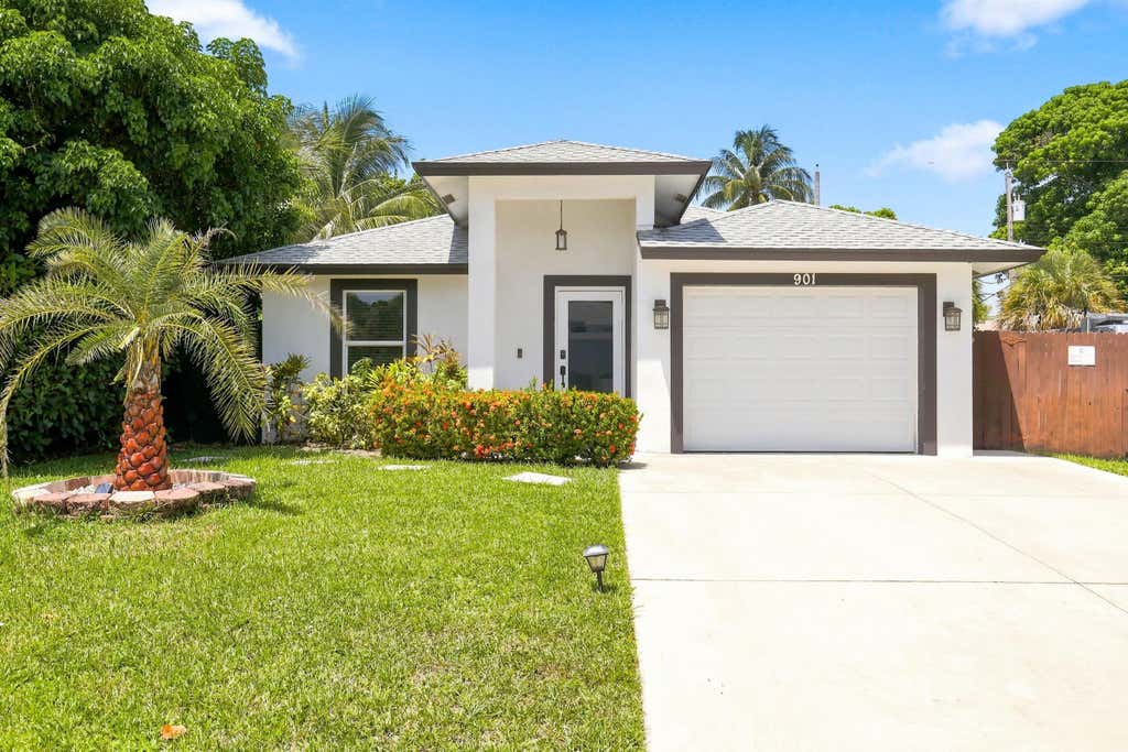 Photo of 901 S M Street, Lake Worth Beach, FL 33460 (MLS # B26065858)