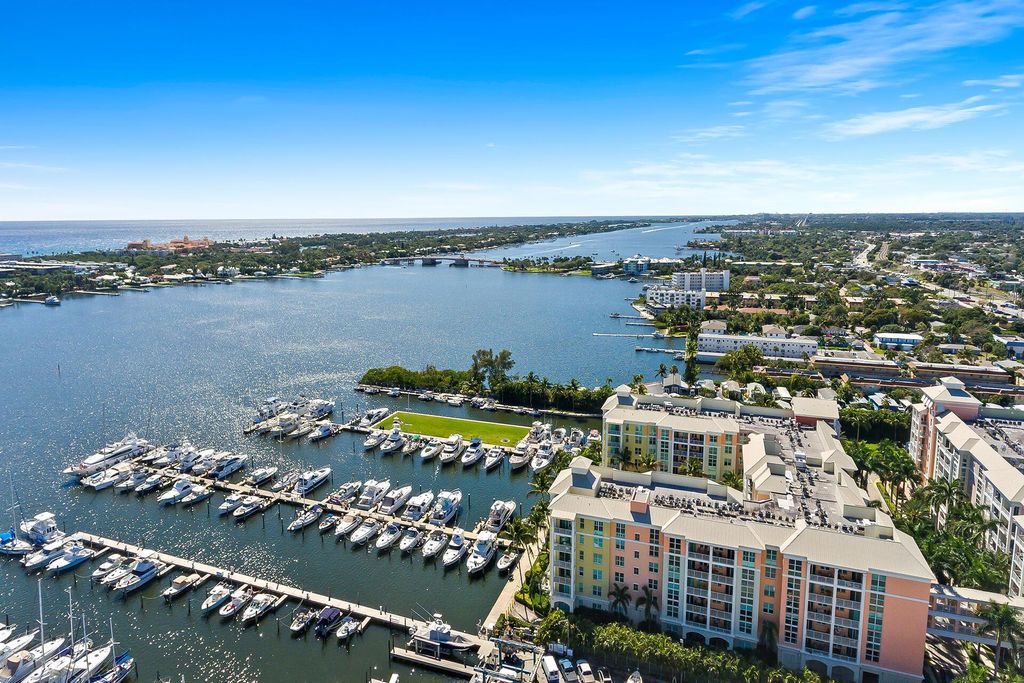 Photo of 806 E Windward Way #321, Lantana, FL 33462 (MLS # R11081307)