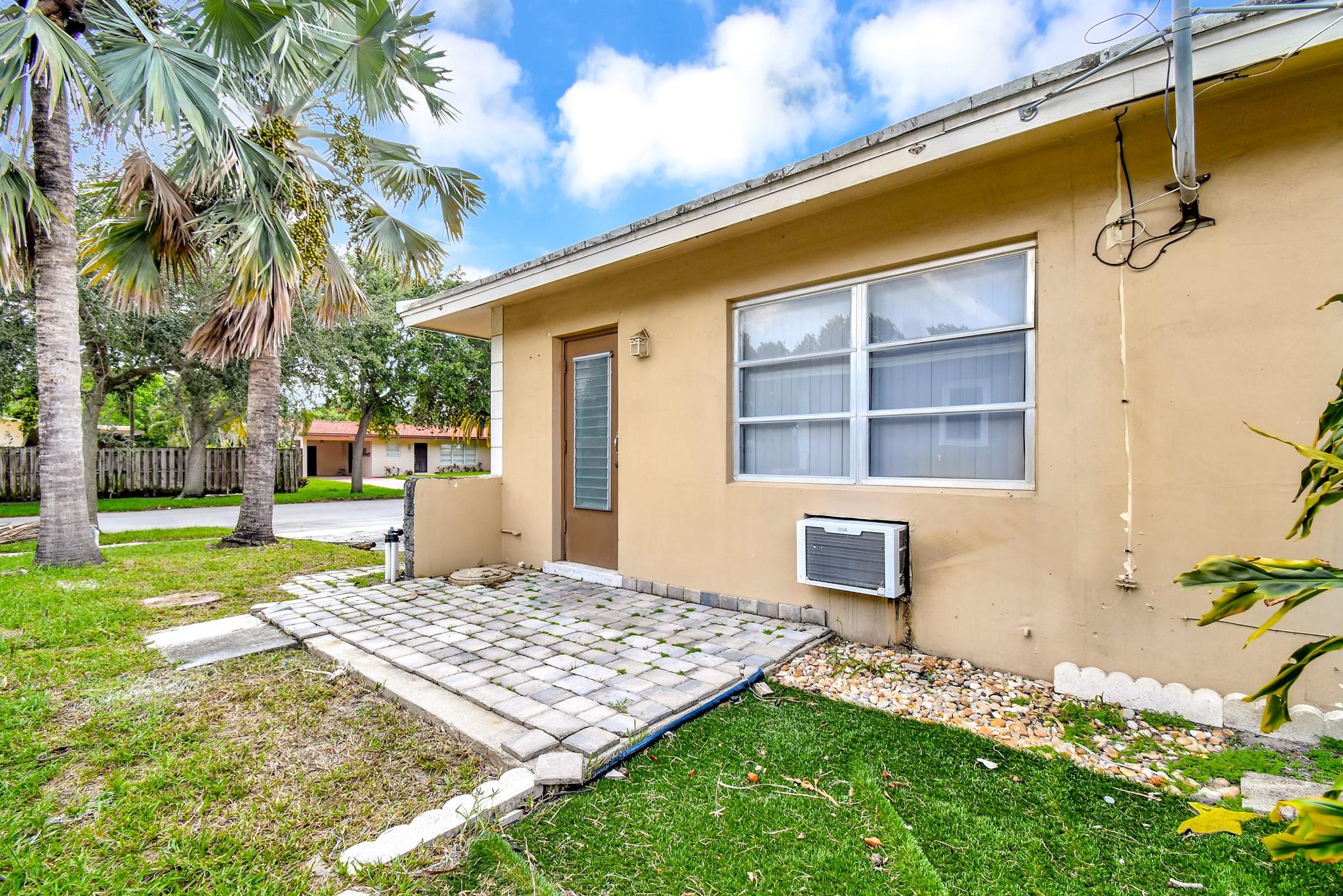 CORAL KEY VILLAS 5TH SEC - Residential Lease