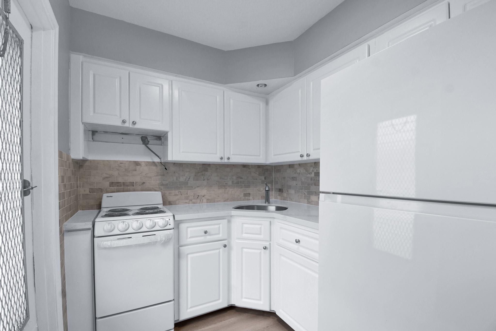 CORAL KEY VILLAS 5TH SEC - Residential Lease