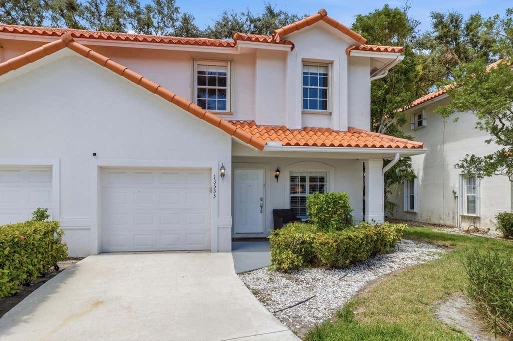 Photo of 13533 Fountain View Boulevard, Wellington, FL 33414 (MLS # B26062792)