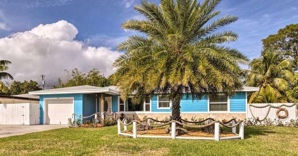 Photo of 423 SW 1st Avenue, Boynton Beach, FL 33435 (MLS # F10485414)