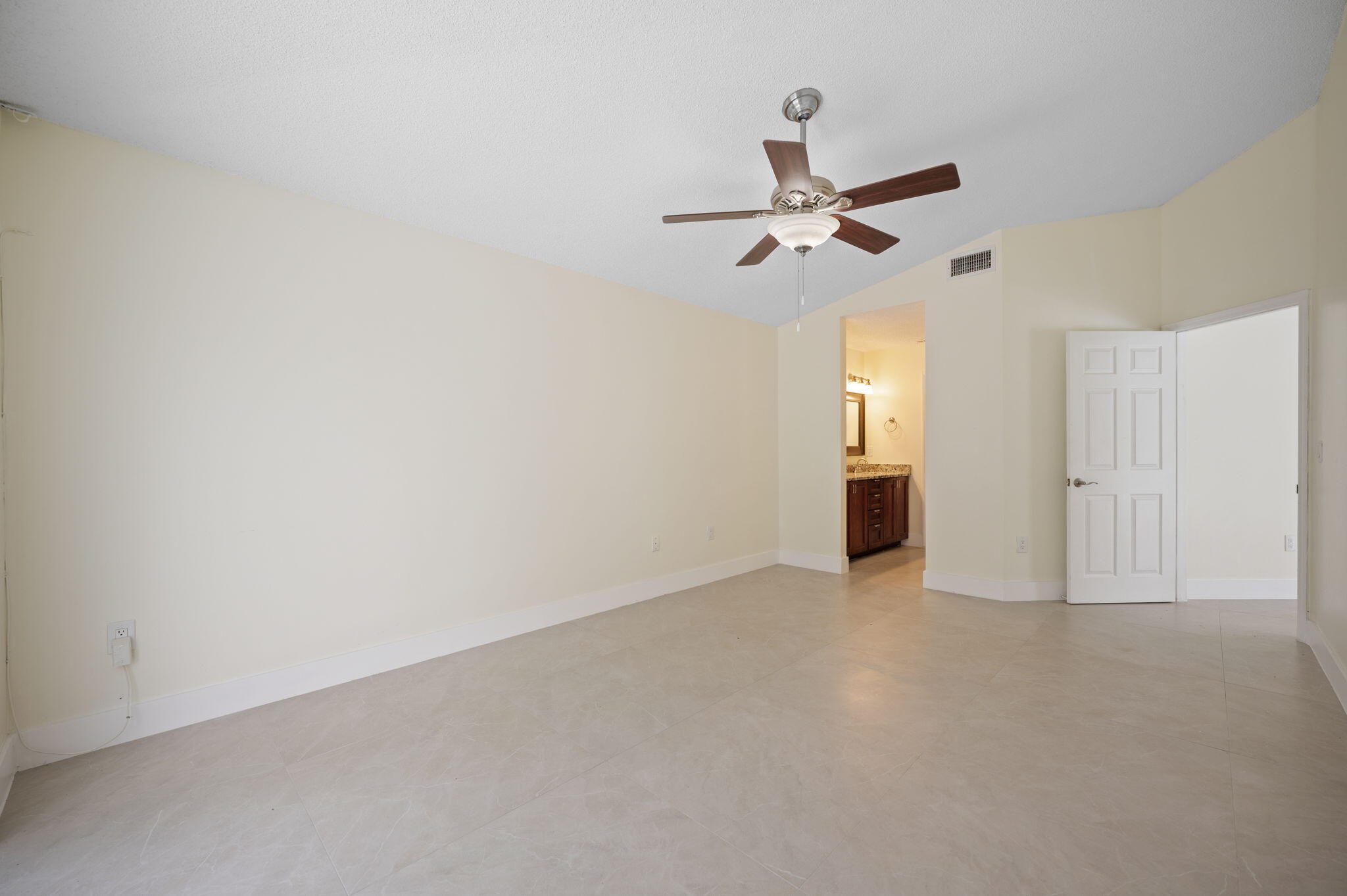 SAWGRASS PLANTATION - Residential