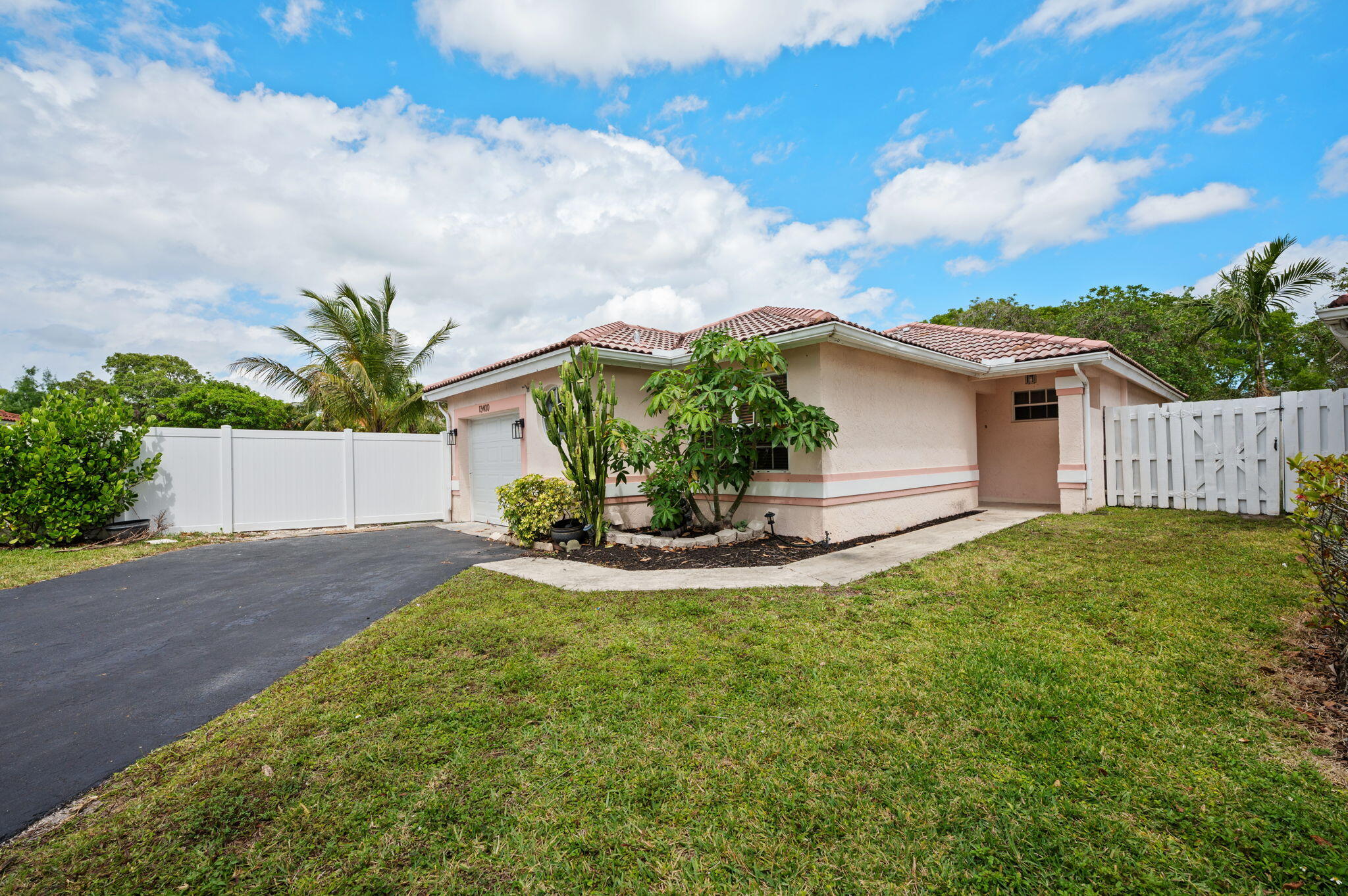 SAWGRASS PLANTATION - Residential