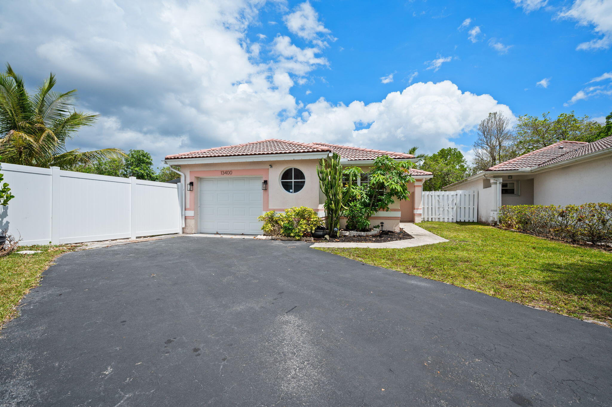 SAWGRASS PLANTATION - Residential