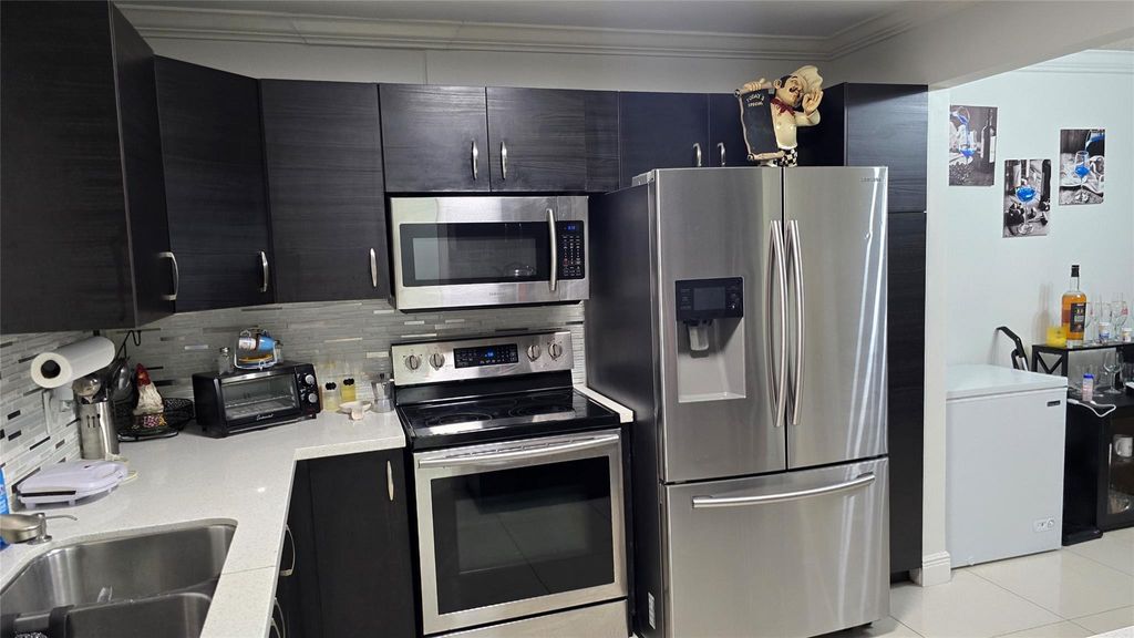 Photo of 5140 SW 40th Avenue #26C, Dania Beach, FL 33314 (MLS # F10553912)