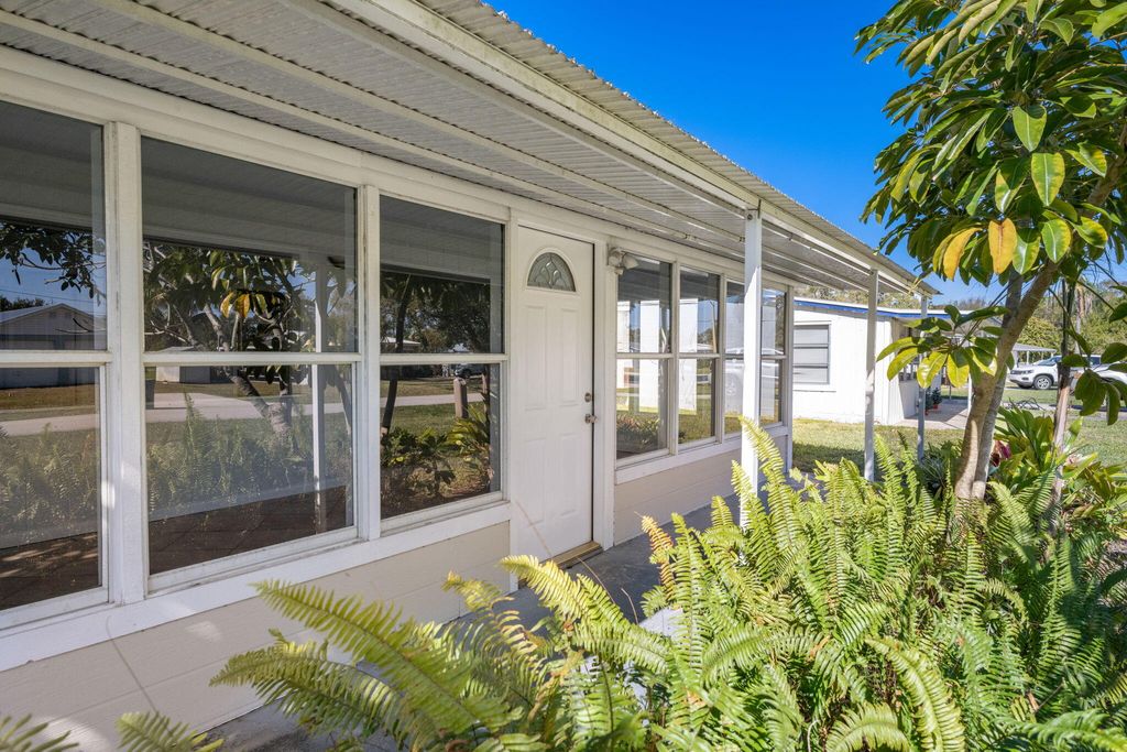 Photo of 1471 4th Court, Vero Beach, FL 32960 (MLS # R11159889)