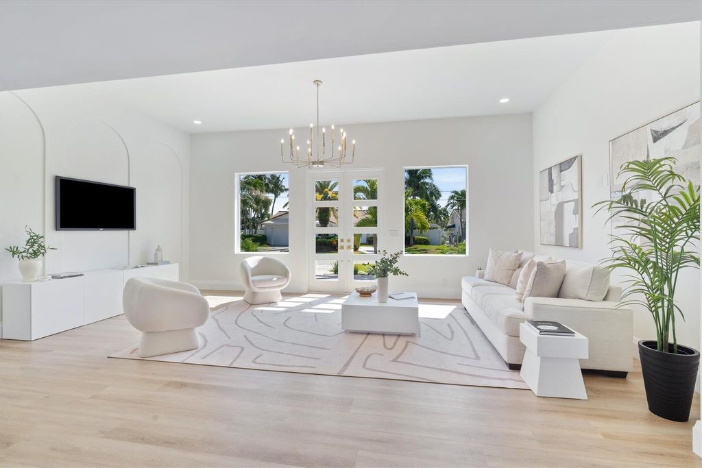 Photo of 841 SE 5th Ter, Pompano Beach, FL 33060 (MLS # F10541841)