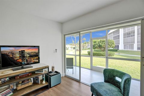 Condominium in Deerfield Beach FL 101 19th Ave Ave 9.jpg