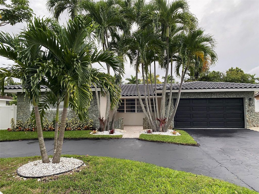 Photo of 3840 N 42nd Terrace, Hollywood, FL 33021 (MLS # B26036987)
