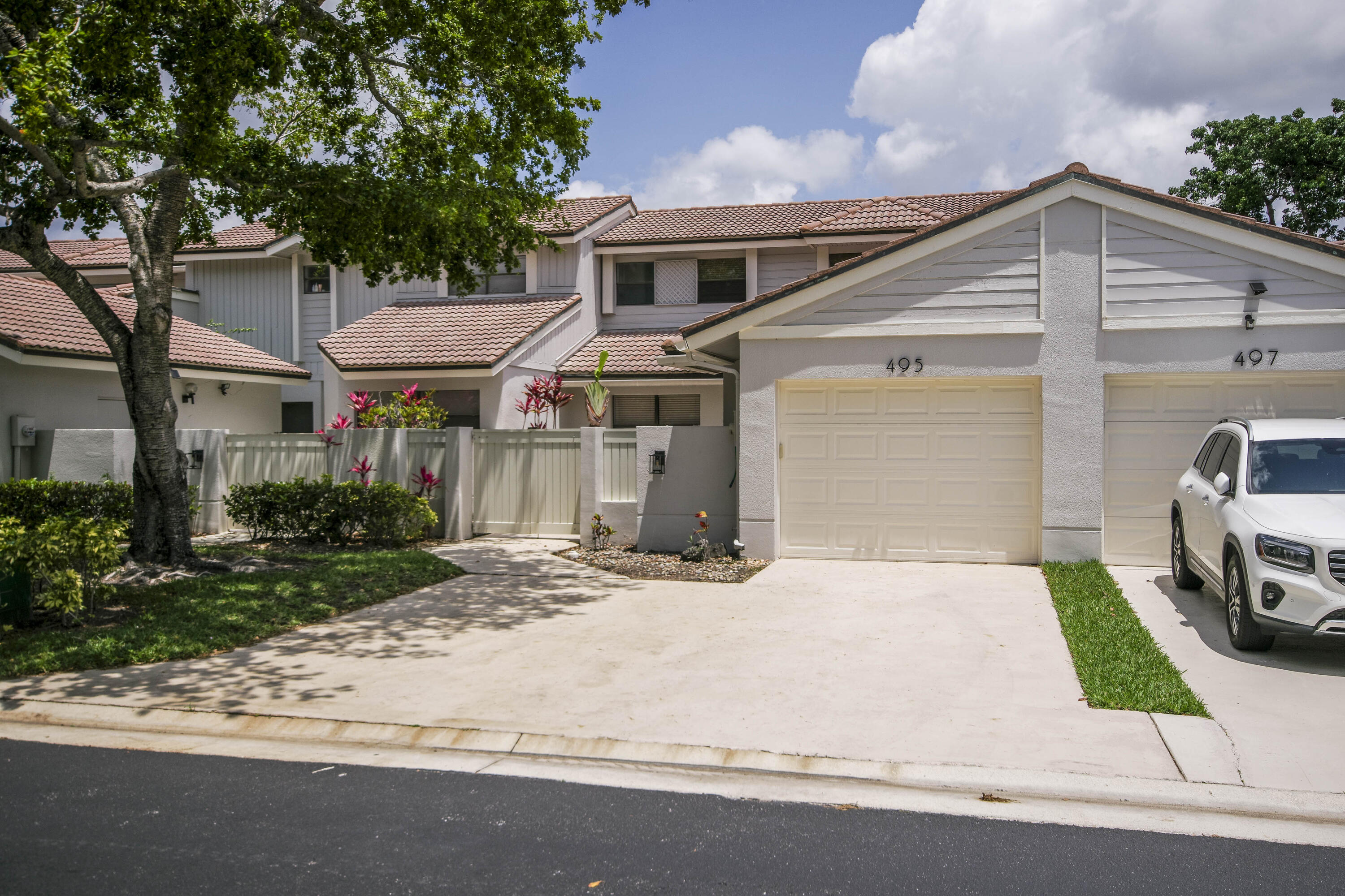 495 Prestwick Circle