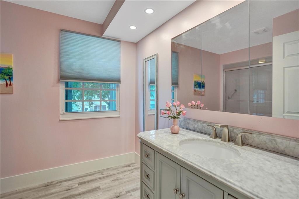 EMBASSY LAKES - Residential